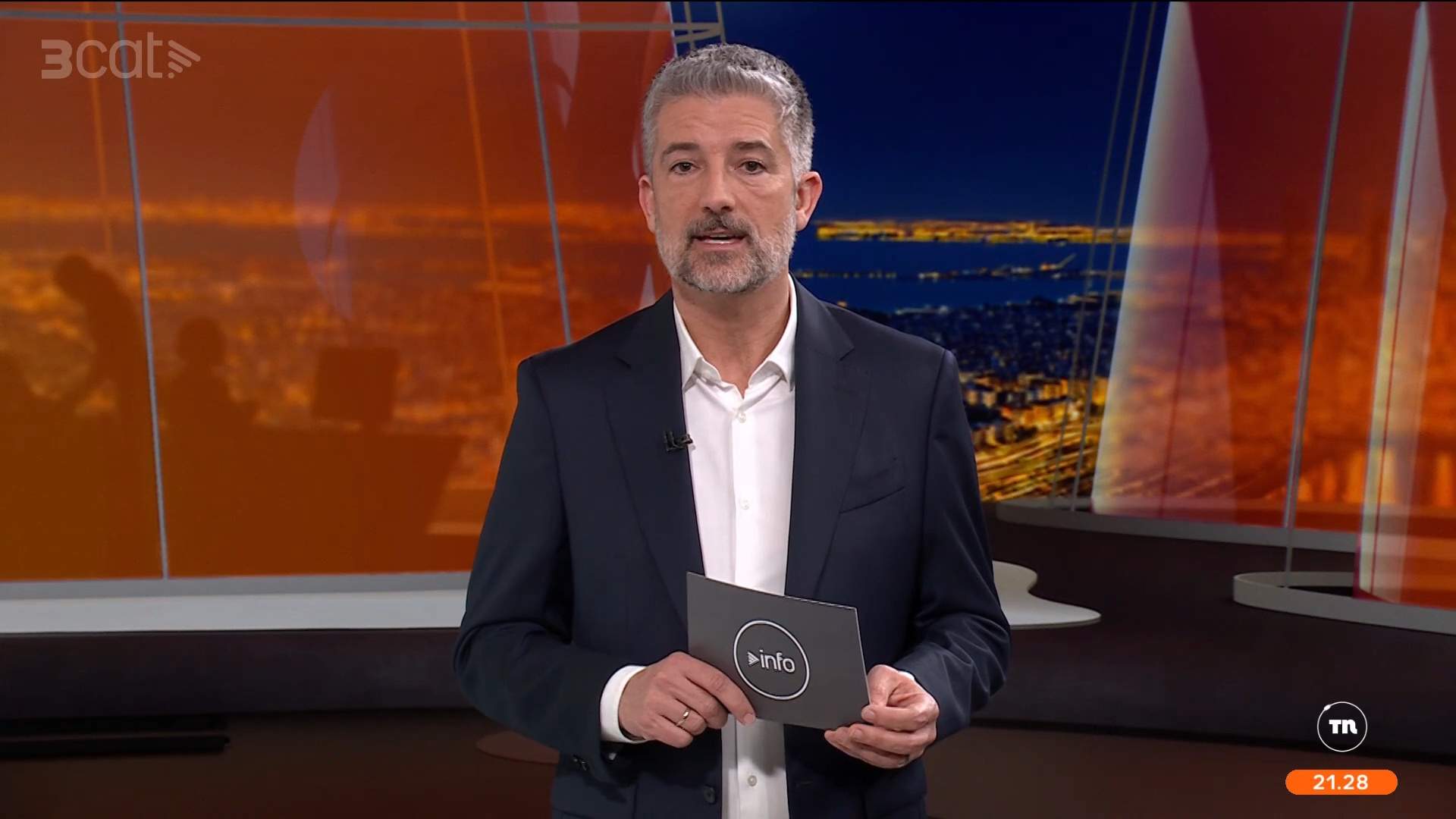 Toni Cruanyes feliz con su marido y los hijos en el Maresme: playa, arroz y museo