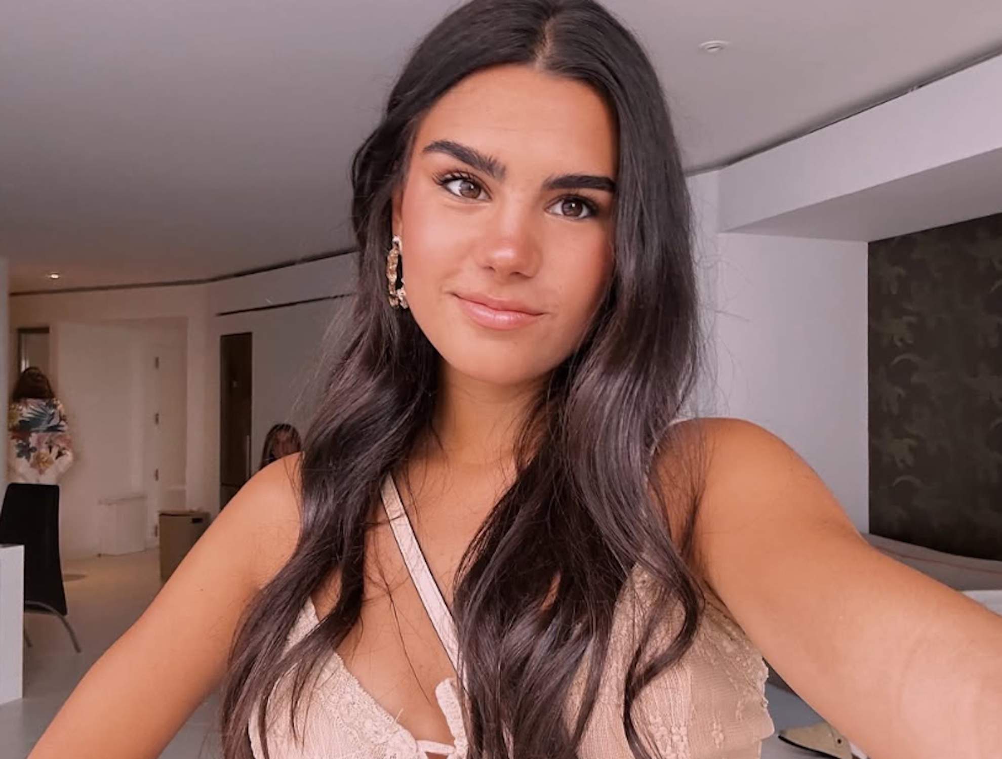 Paula Alós, ganadora de 'Masterchef Junior', enamora con su pareja en una cena: "Cita + comida buena = feliz"