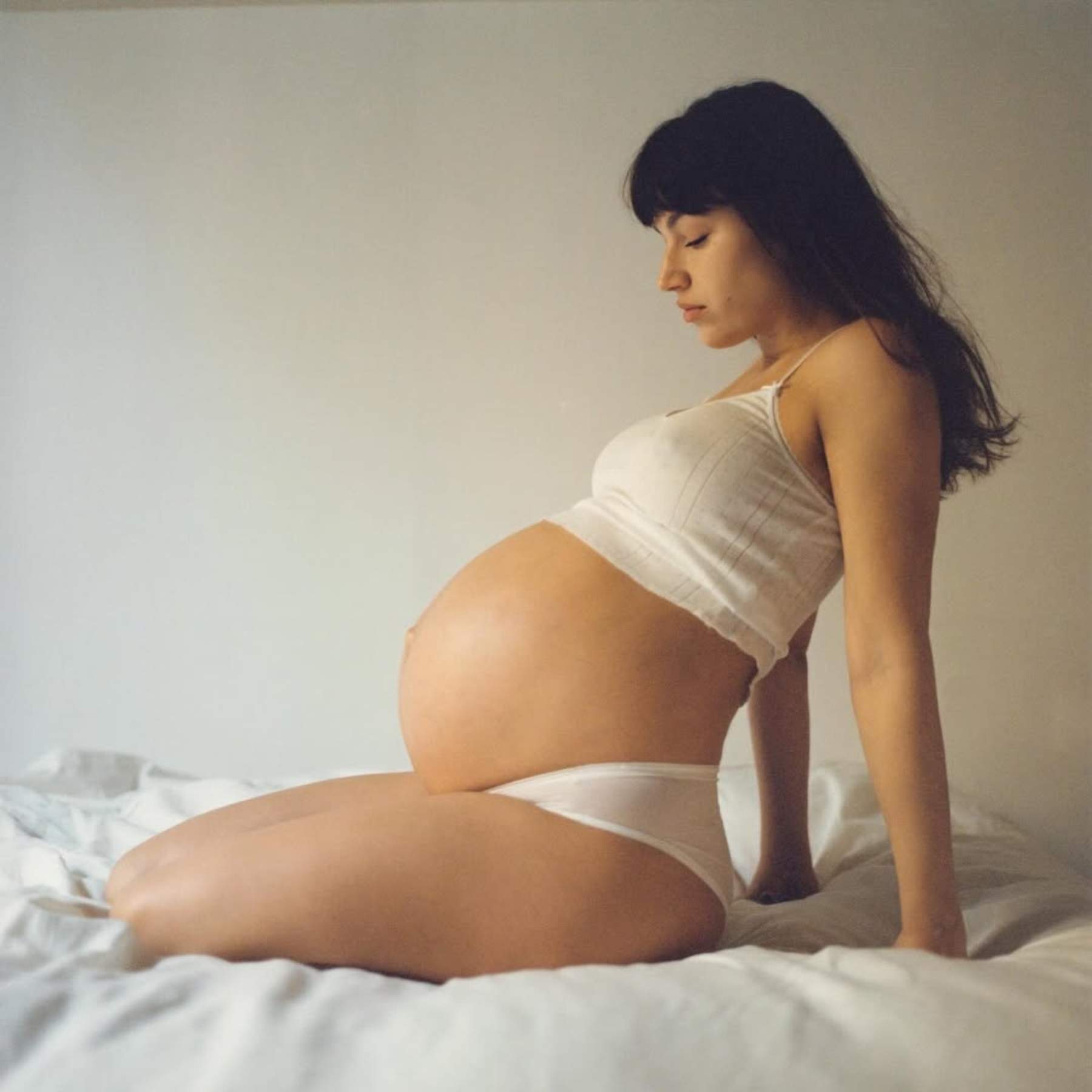 Úrsula Corberó mostra les fotos que mai va publicar durant el seu embaràs: guapíssims amb Chino Darín