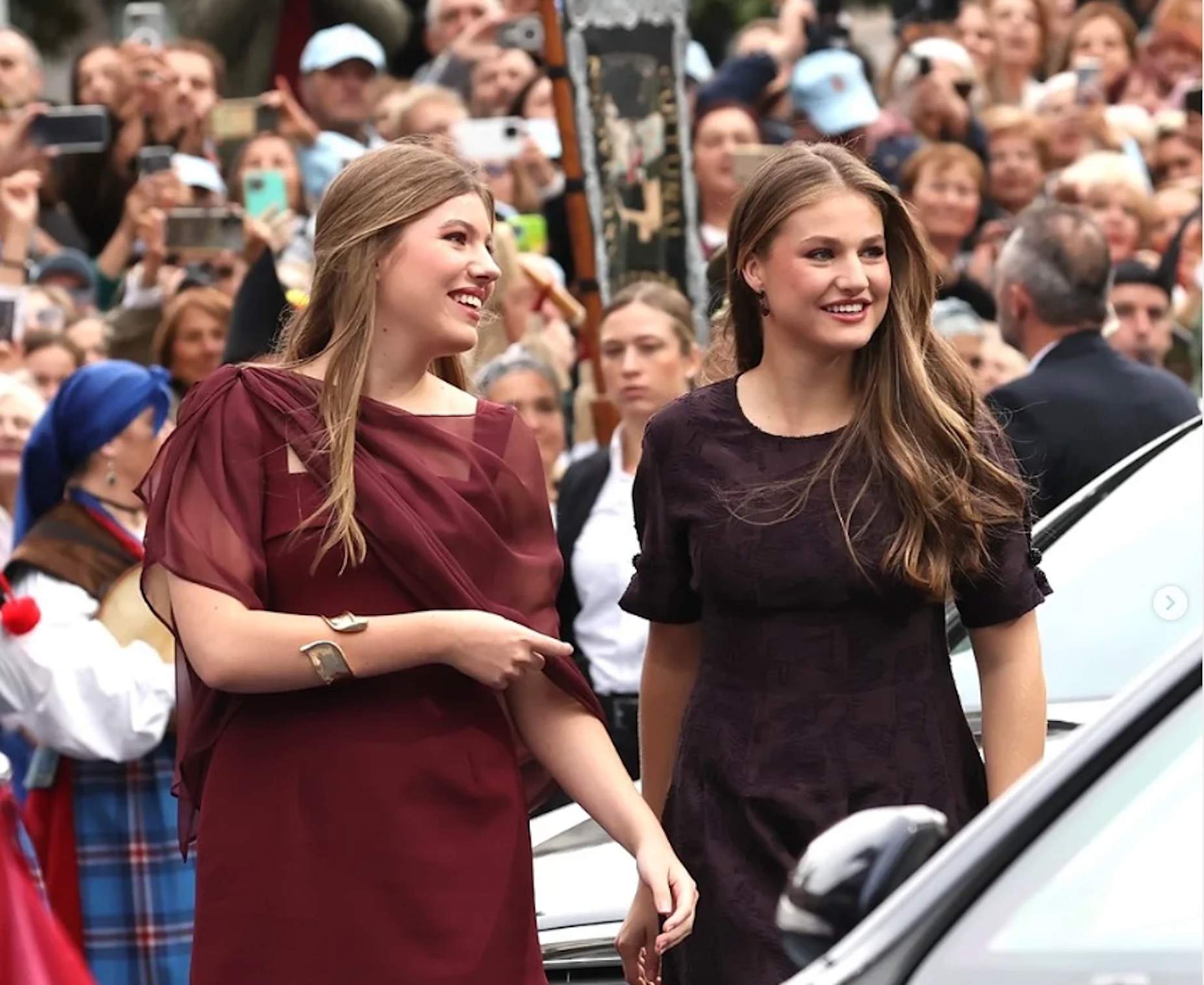 Elionor menjant hamburguesa i Cocacola i els escortes fan fora la resta de clients