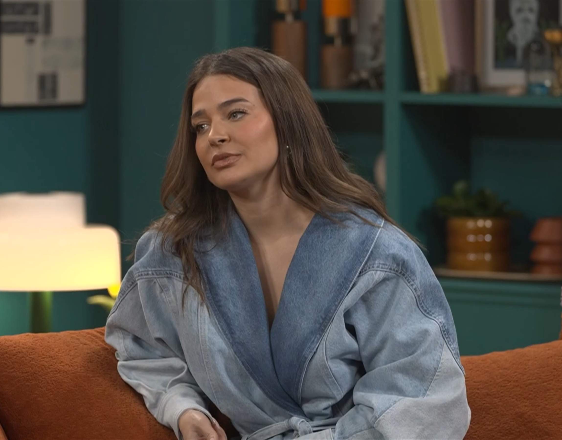 Laura Escanes habla sobre cómo gestiona el uso del móvil con su hija: "Ojalá no quiera ser lo que soy yo"