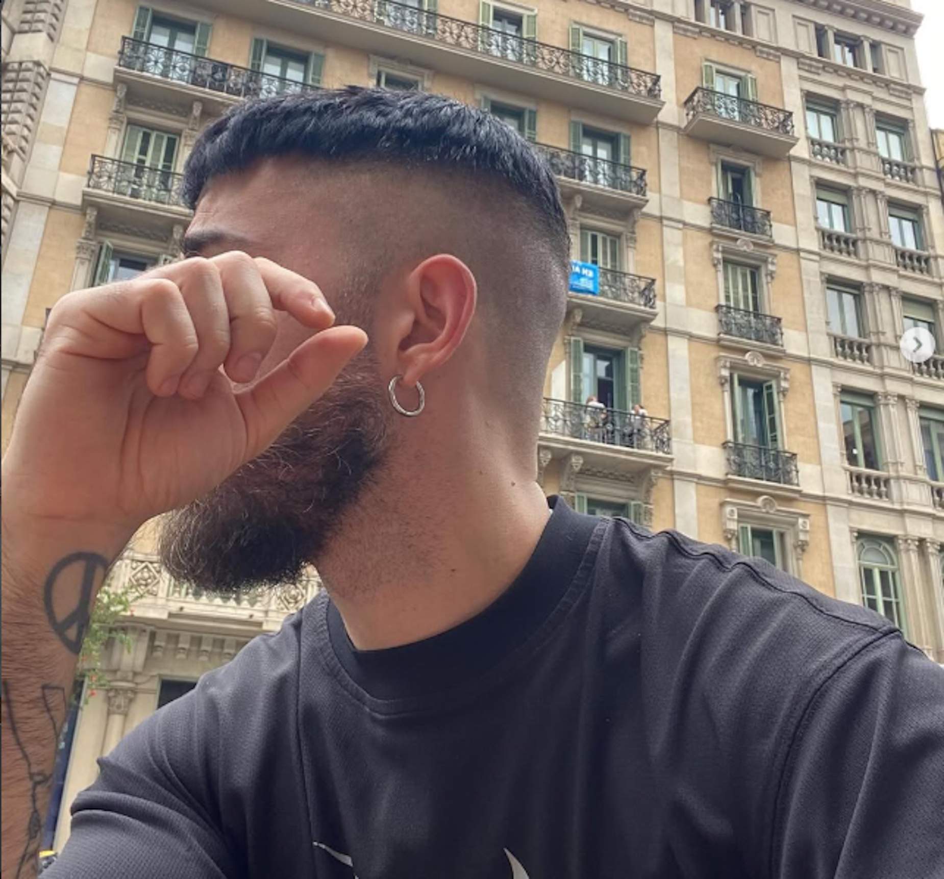 Un famoso presentador deja Telecinco por una ONG: "Llevo 13 años viviendo con VIH"