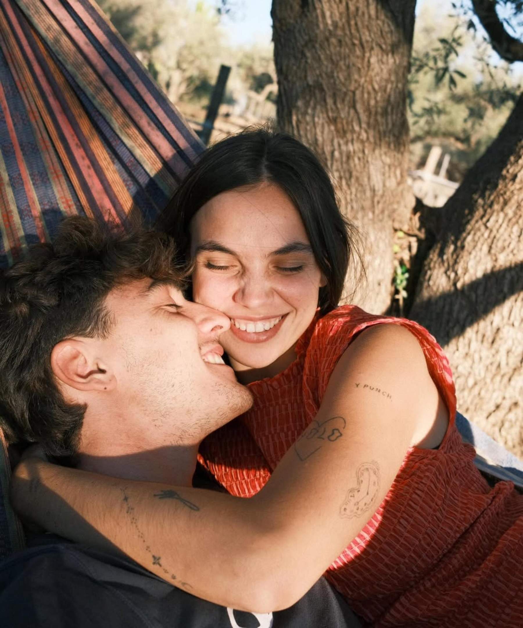 La preciosa història d'amor d'en Nil Puchol i Martina Cariddi, actriu italiana que aprèn català per amor