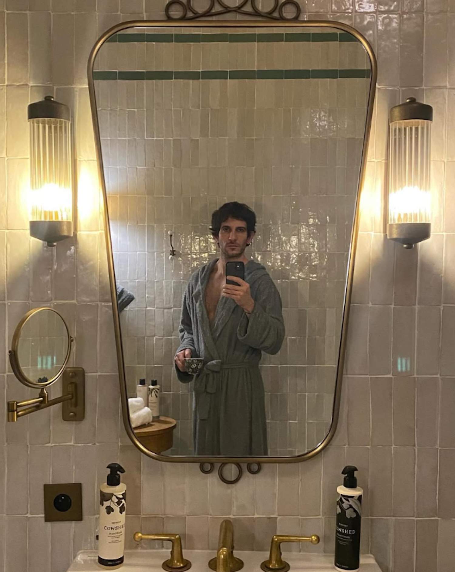 Quim Gutiérrez sorprende: qué quería ser. El actor, irado tras choque con la prensa. Respuesta contundente