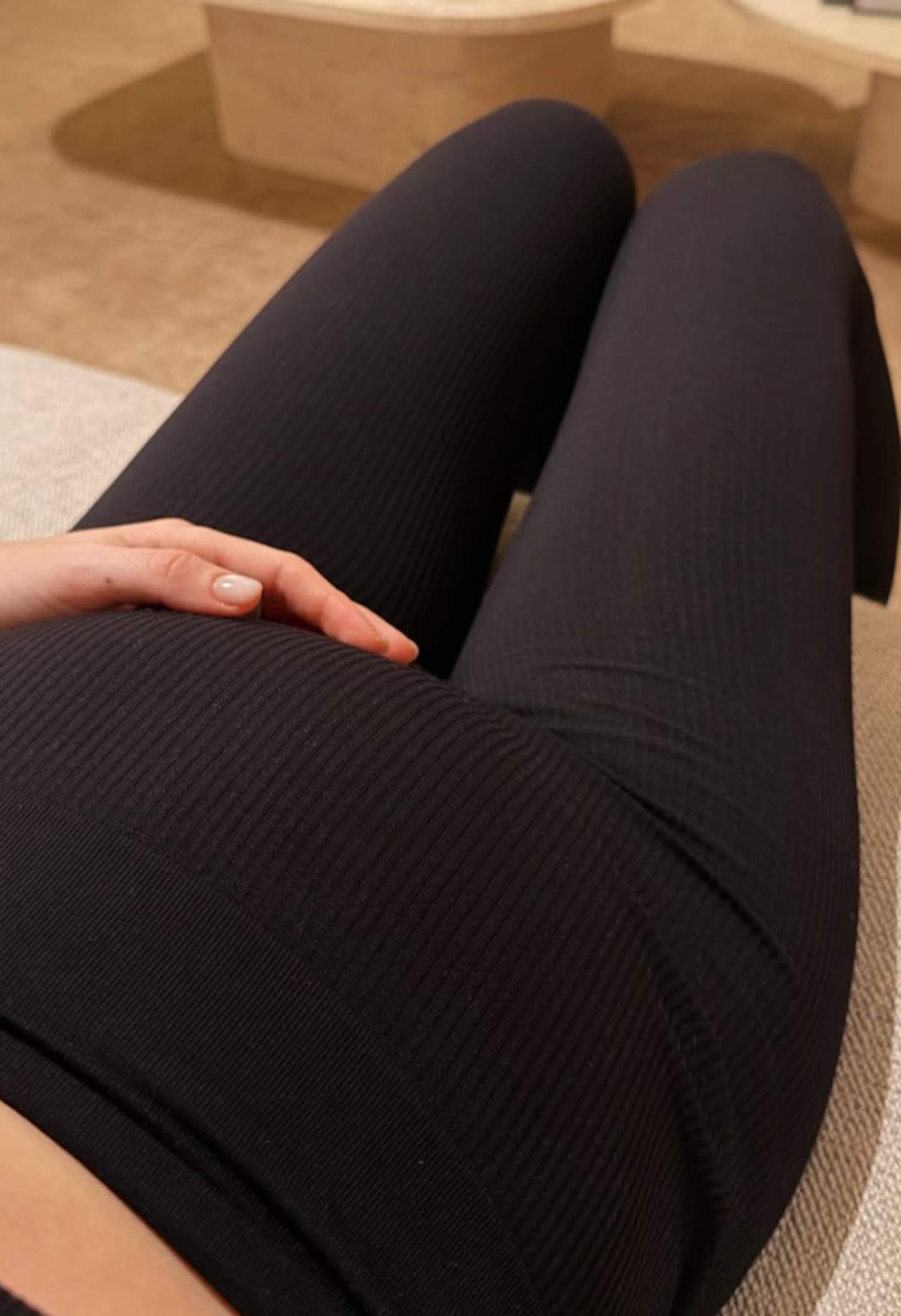 Embaràs a Can Barça. Crac culer i la seva parella mostren els primers regals que ja han fet al seu fill/a