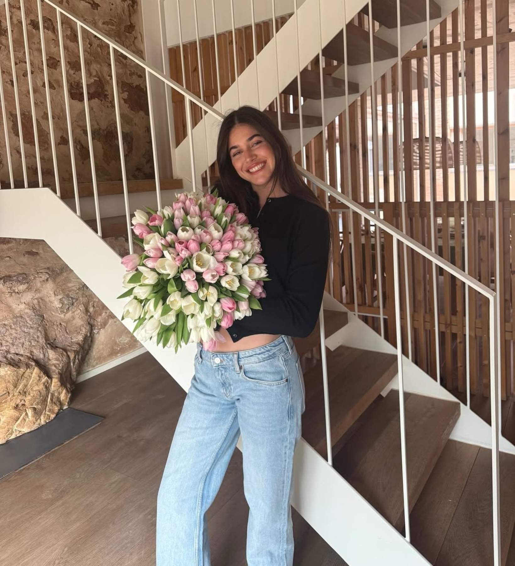 Sira Martínez enamora el dia del seu aniversari: les fotos més boniques de la celebració pels seus 26 anys