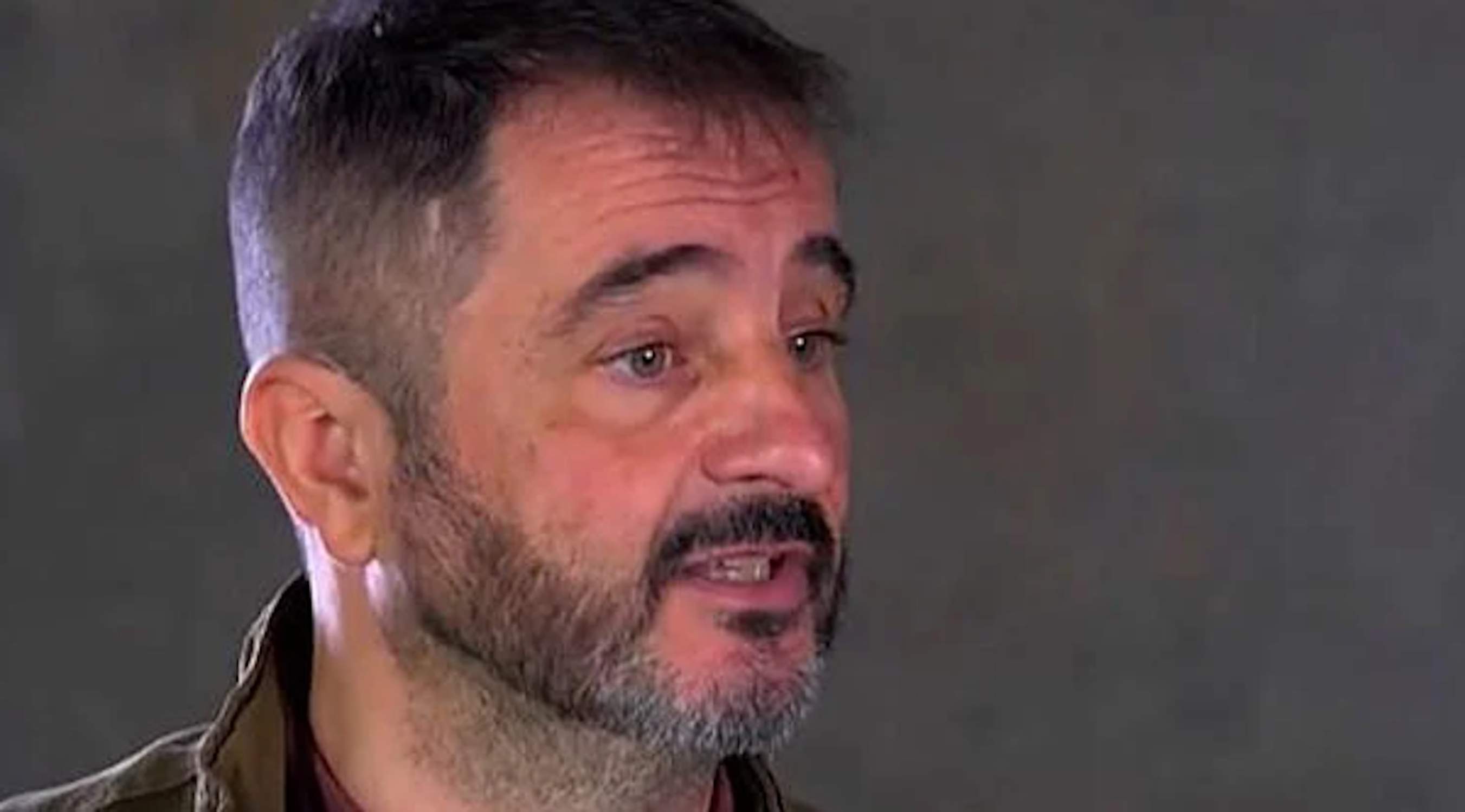 Cambio de vida radical de un famoso actor infantil, serie icónica: qué tipo de fotos hace ahora