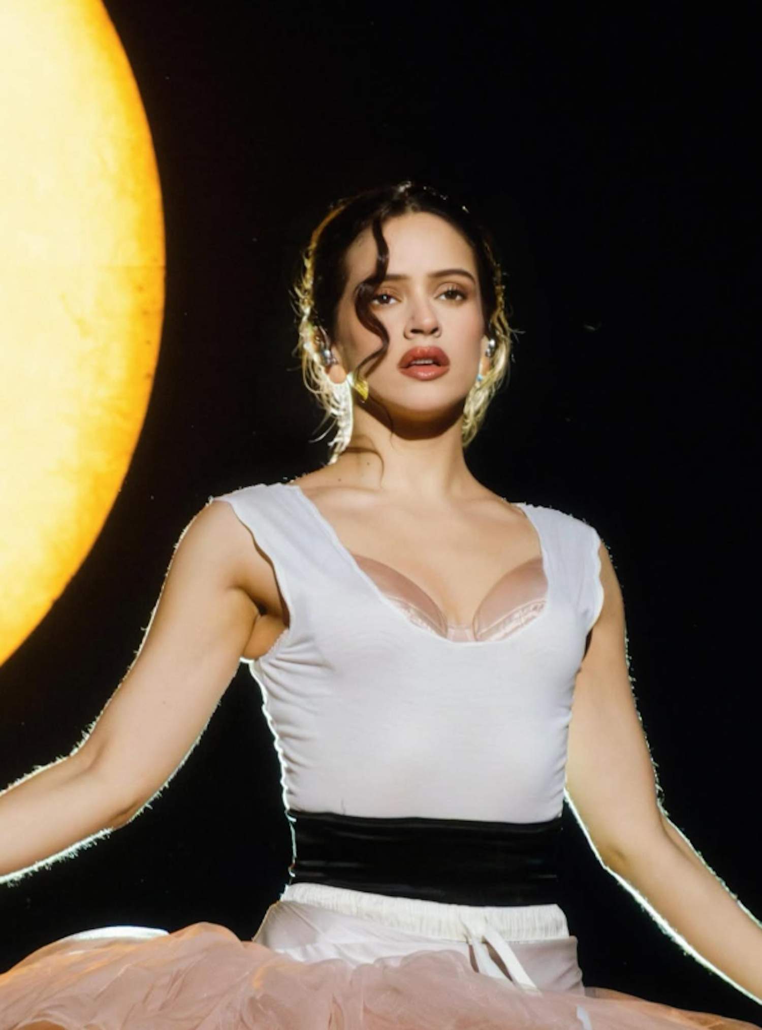 Así ha debutado Rosalía en 'Euphoria': en un club de striptease, insultando en castellano y un objeto peculiar