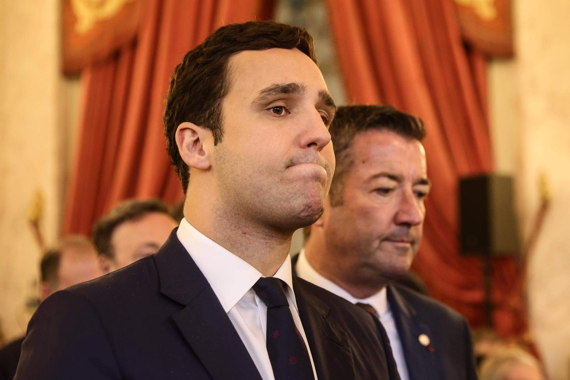 La foto que irrita a Zarzuela: Juan Carlos especula que reine Froilán como Felipe VII