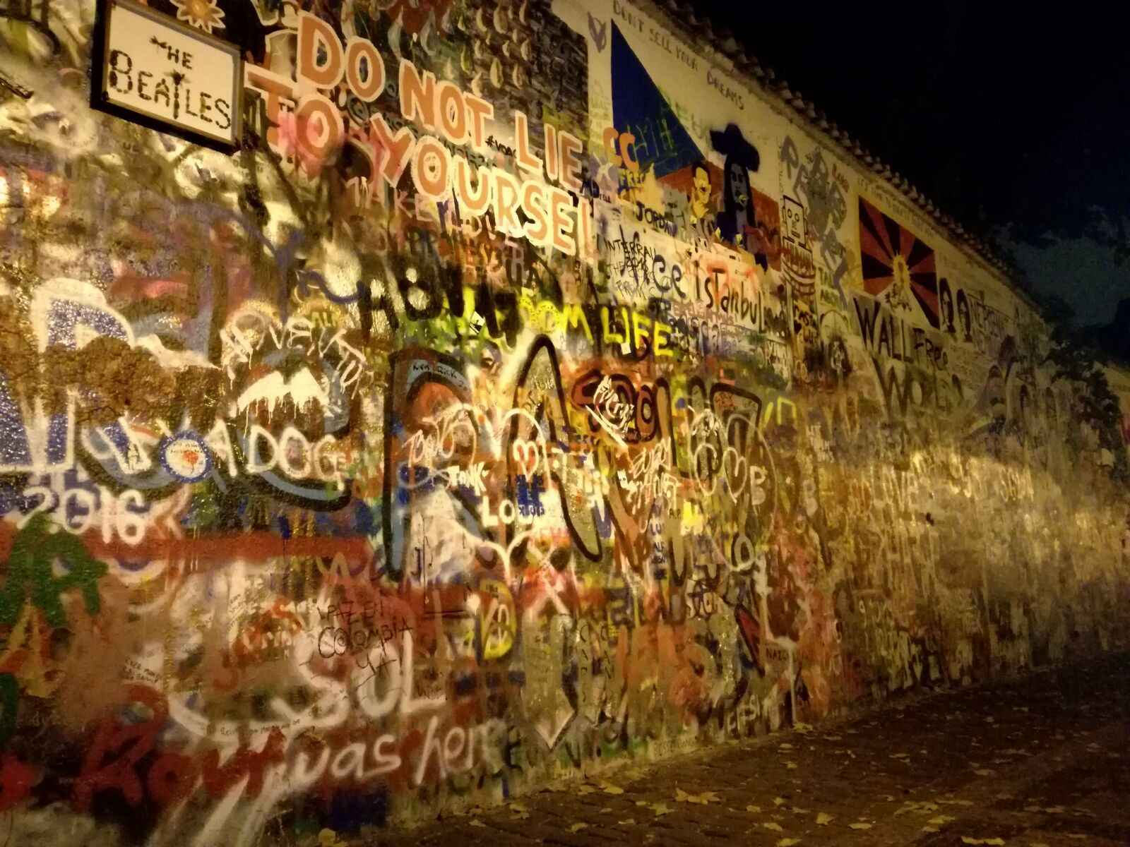 Praga: del mur de John Lennon al mur de les ‘selfies’