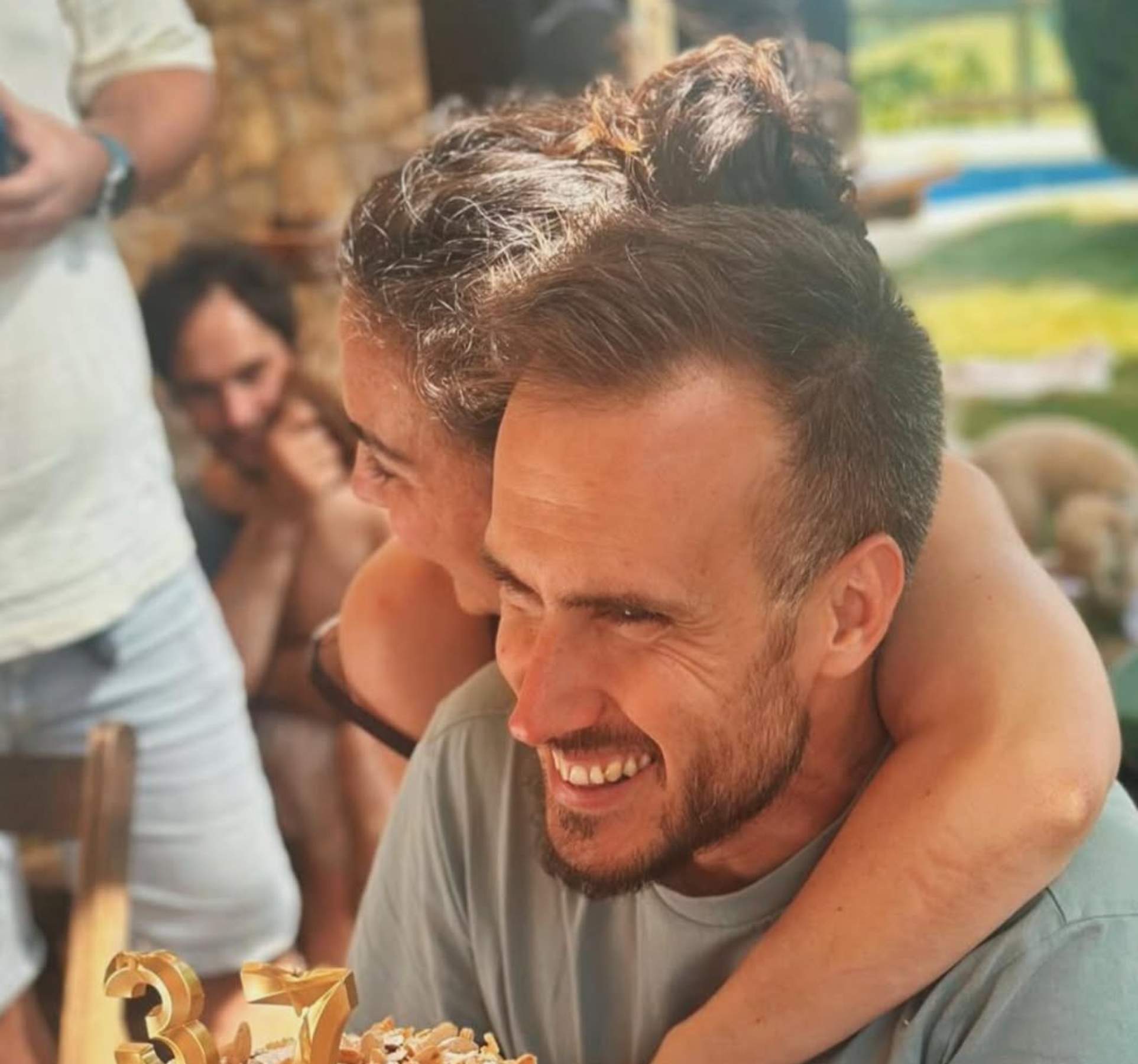 Rais, la parella d'Arnau París, fa plorar felicitant el cuiner pel seu 38è aniversari: "T'estimo fort i clar"