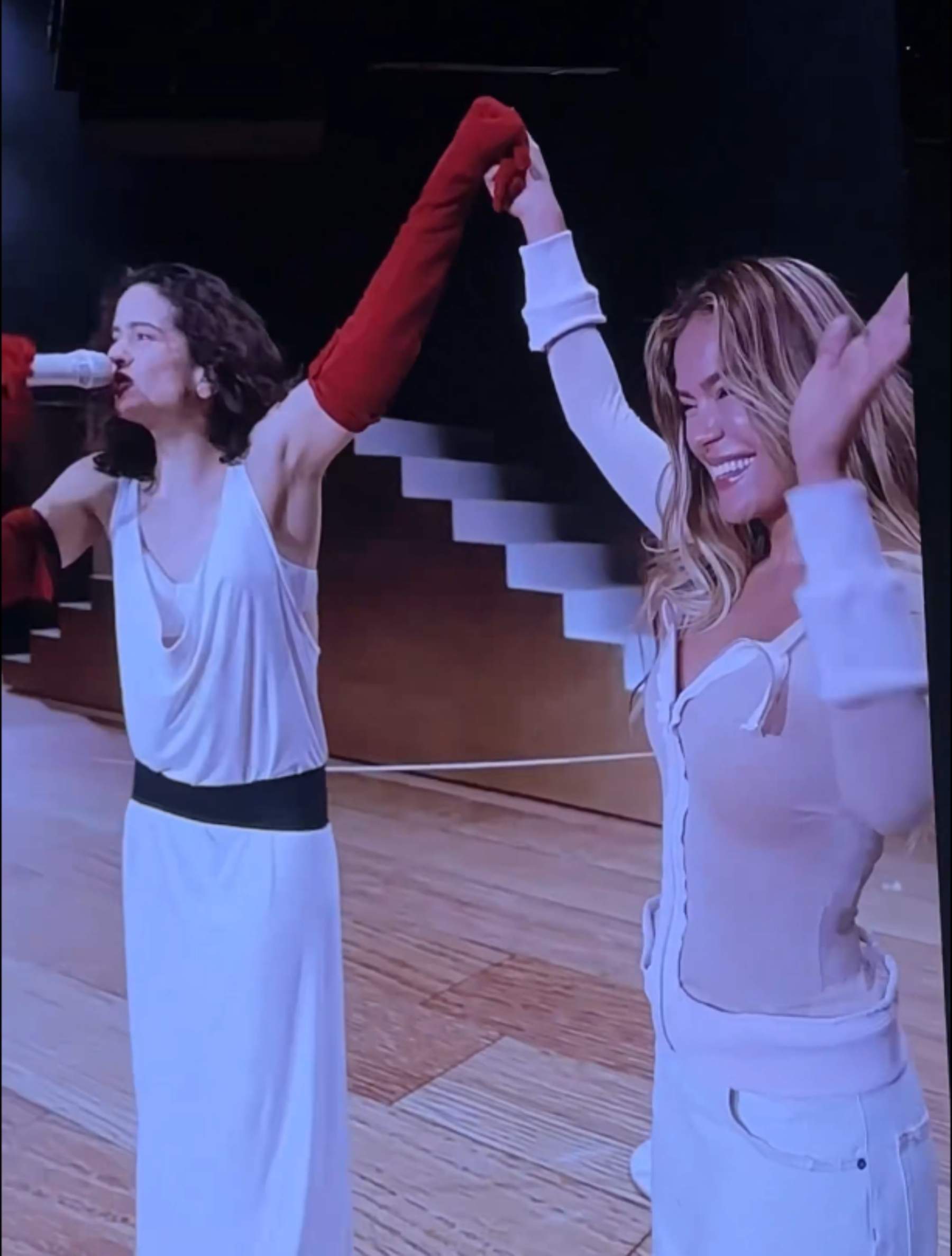 Rosalía deixa 'en shock' convidant Karol G, l'eterna enemiga, al confessionari del Lux Tour: trobada brutal