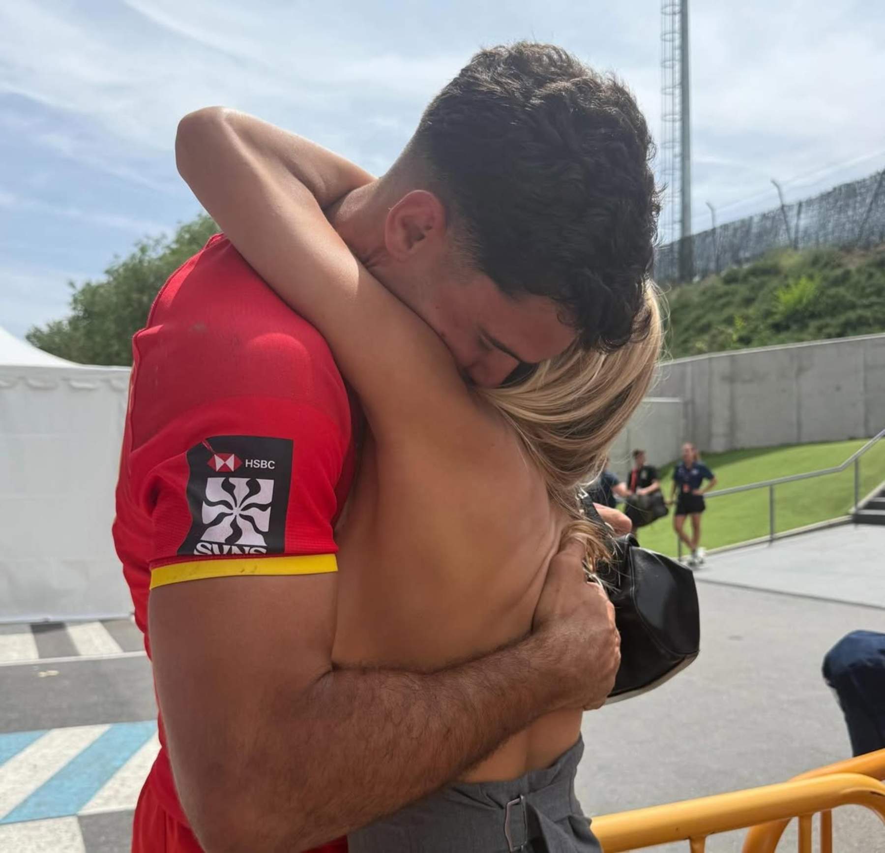 Goicoechea més enamorada que mai de Manu Moreno, el gest romàntic enmig del carrer: "El trato que merezco"