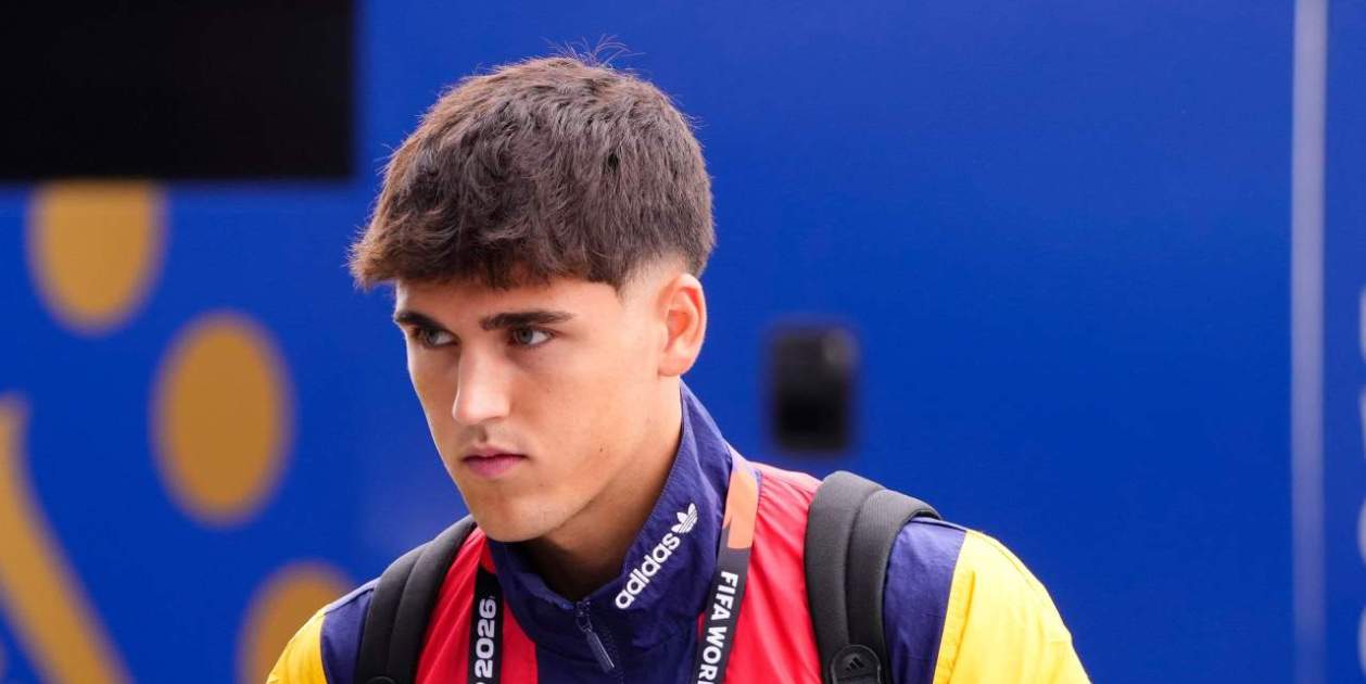 Pau Cubarsí celebra con su guapísima novia pelirroja el éxito del Mundial
