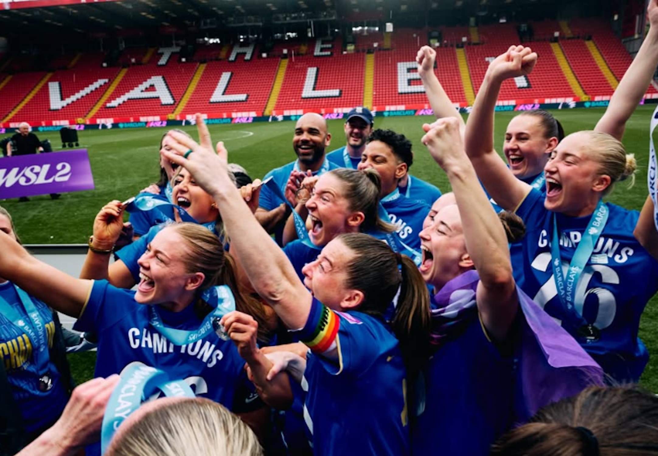 Estupor pel que han fet pel Barça al vestidor d'un equip femení de futbol anglès: "Que fort! Fitxeu-les!"