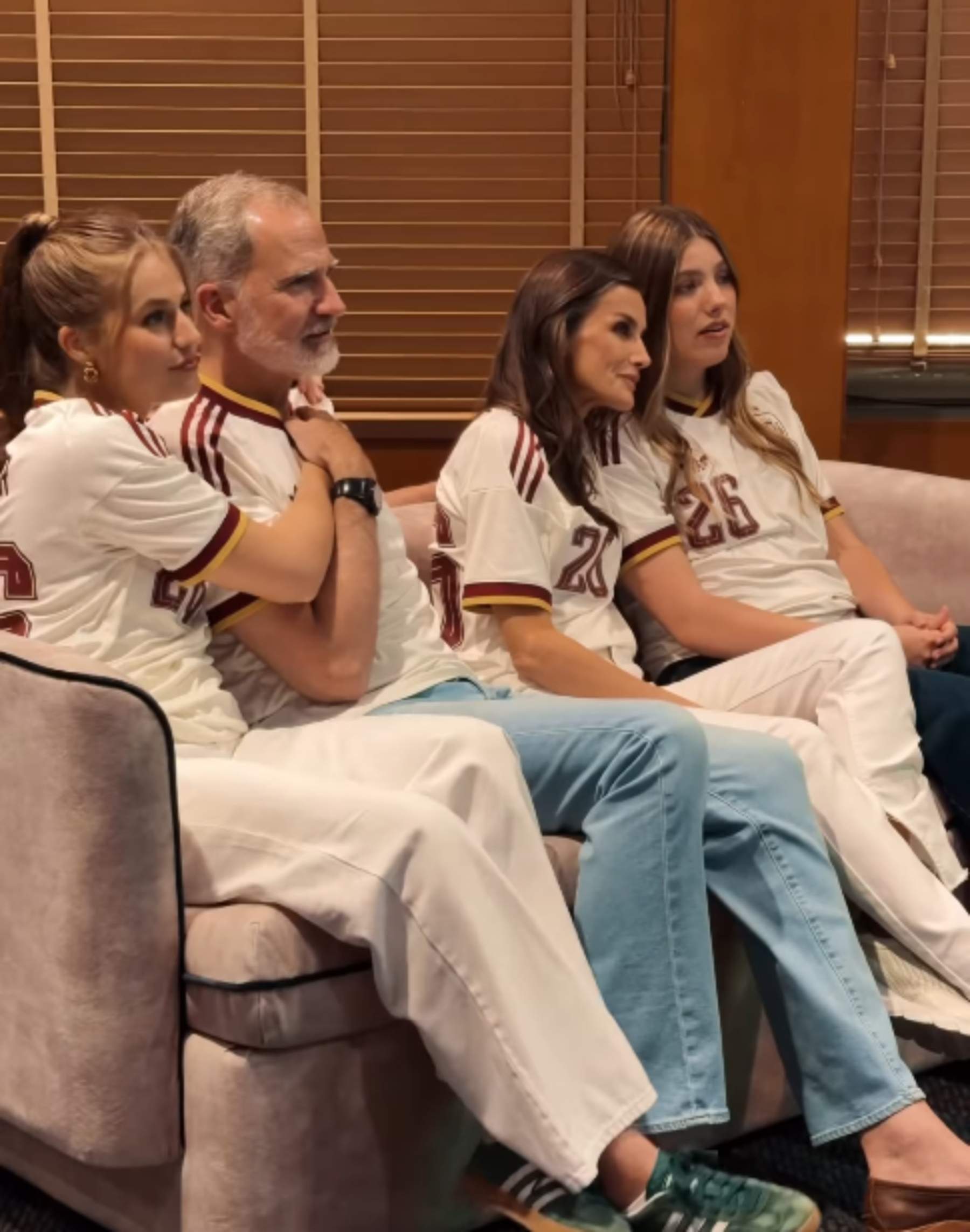 La familia real como no la habías visto, vídeo celebrando la victoria de España: los detalles desapercibidos