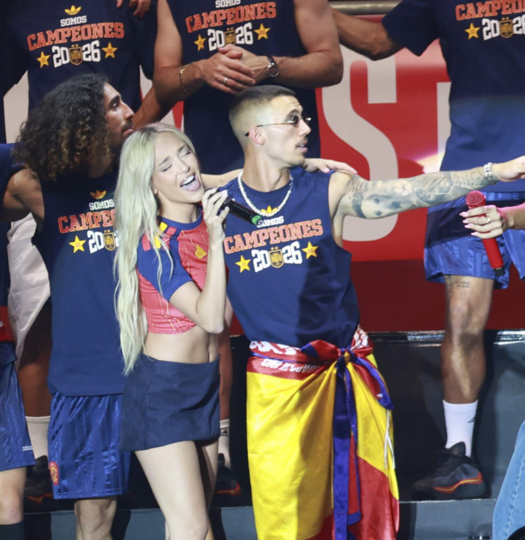 Ana Mena esvalota la xarxa, el dorsal que ha escollit per actuar a Cibeles: picada d'ullet a aquest futbolista