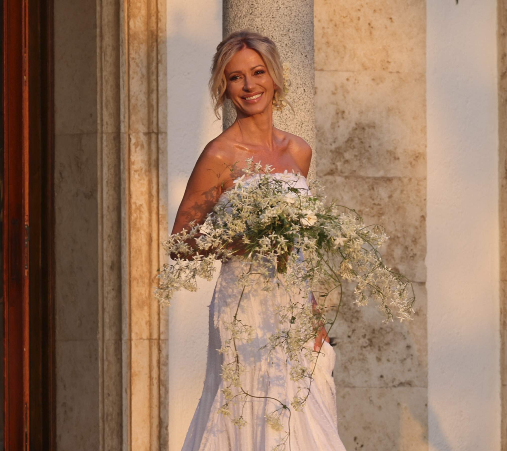 La preciosa boda de Susanna Griso: l'entrada de la mà del seu fill Jan i la comentada camisa de Luis Enríquez