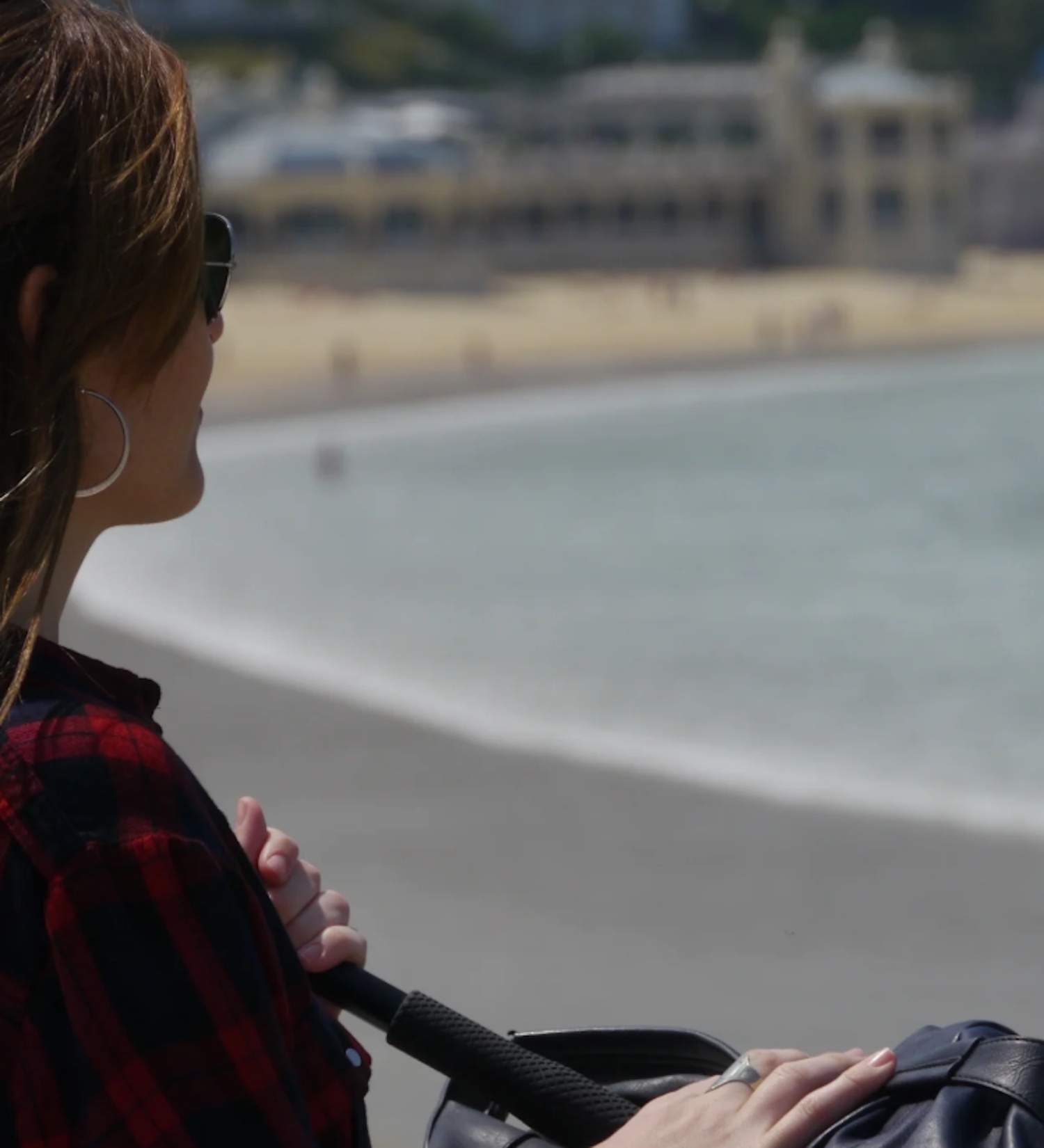 Drama d'una presentadora catalana a Brighton: gos a punt de morir, casa a punt d'incendiar-se i atropellada