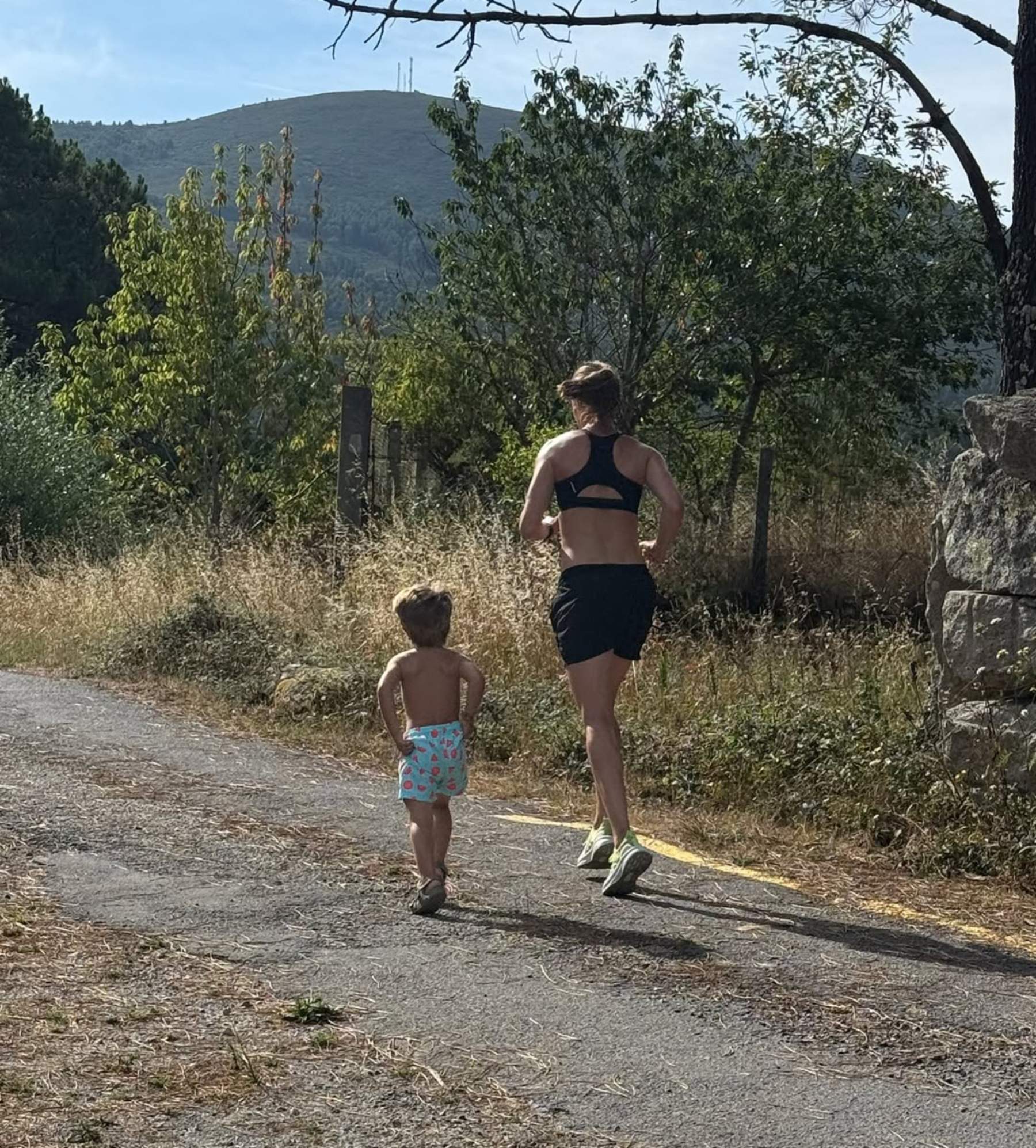 Jugadora estrella del Barça enamora de vacances amb els seus dos fills: les fotos familiars més boniques