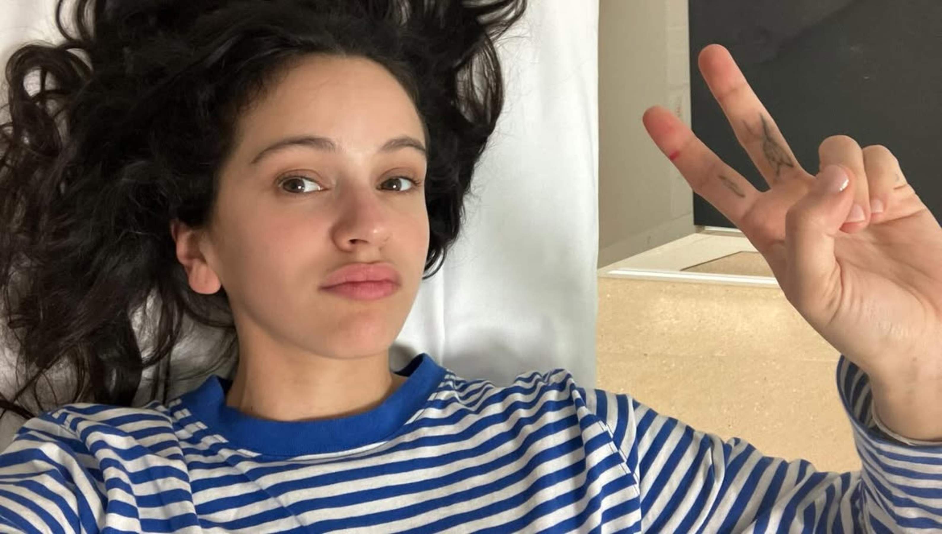 La reacció de Violeta Mangriñán en saber que Rosalía va reservar taula en un restaurant amb el seu nom: "WTF"