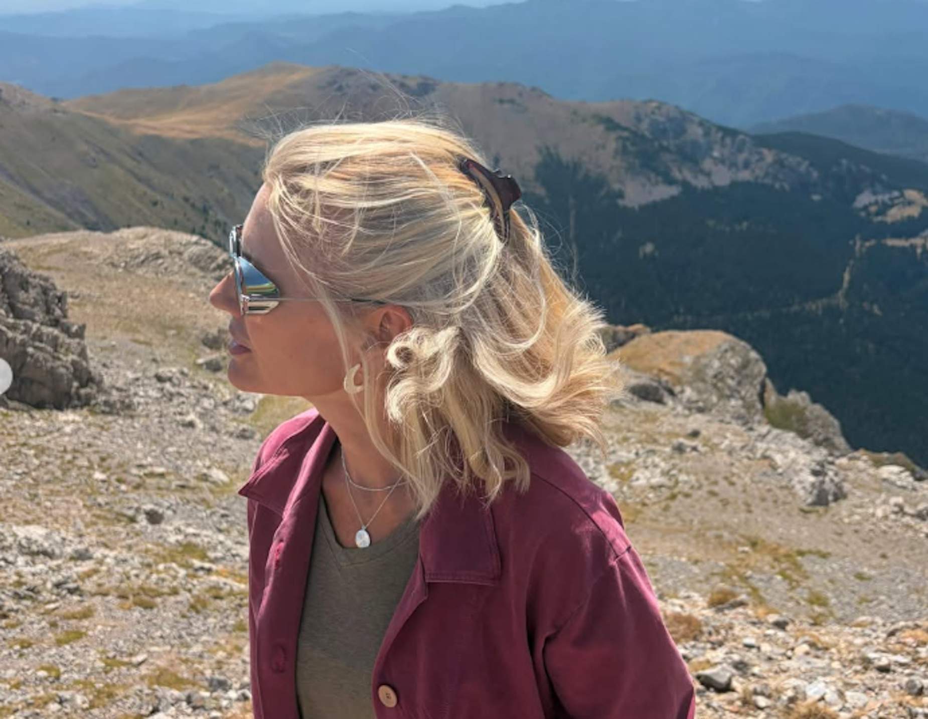 Judit Mascó, elegant en una foto dormint, l'Eduard i les 4 filles adultes de vacances