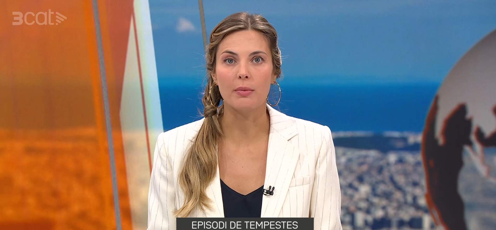 Júlia López torna als Telenotícies després de vacances: en biquini vermell al Pacífic