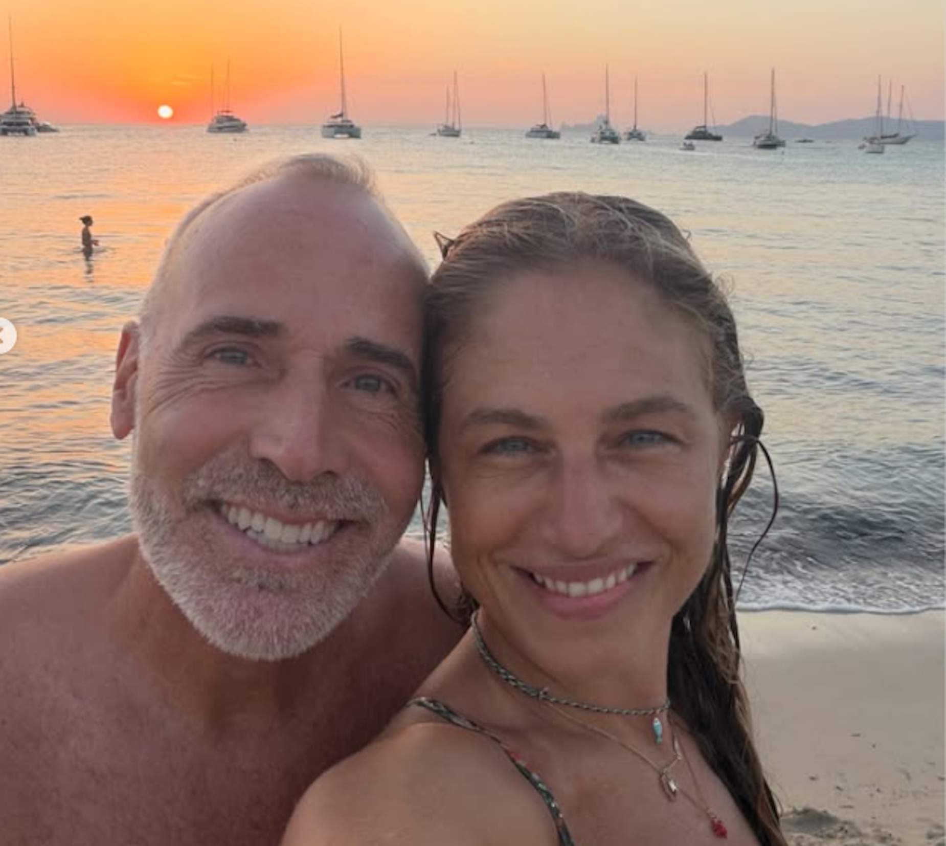 La parella catalana més sexy, Martina Klein i Àlex Corretja, esplèndids en banyador als 50
