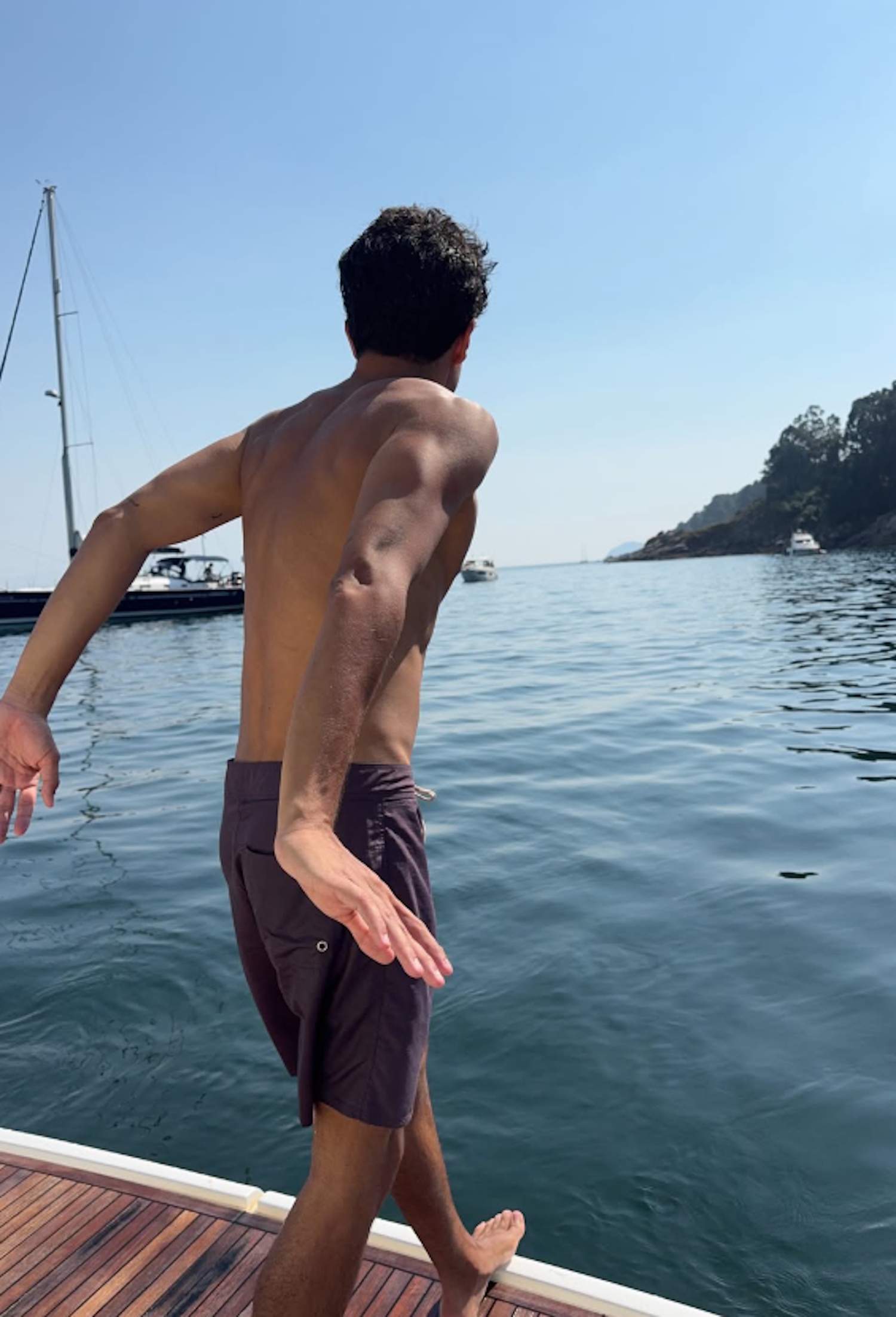 Famós comunicador fa plorar amb un preciós anunci amb el seu xicot davant del mar: "Ens casem"