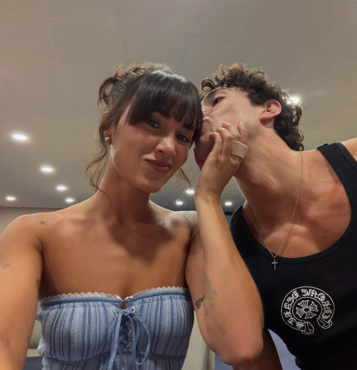 Què li ha passat a Aitana amb un home a Tailàndia. La reacció de Plex sorprèn els fans: "Sí que es celoso..."