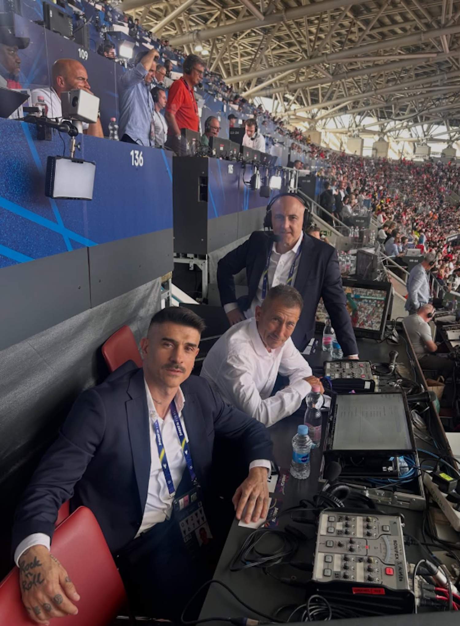 Resposta brutal d'un presentador de TV3 a un comentarista de Movistar+ pel Sevilla-Barça: "Toca'm els collons"
