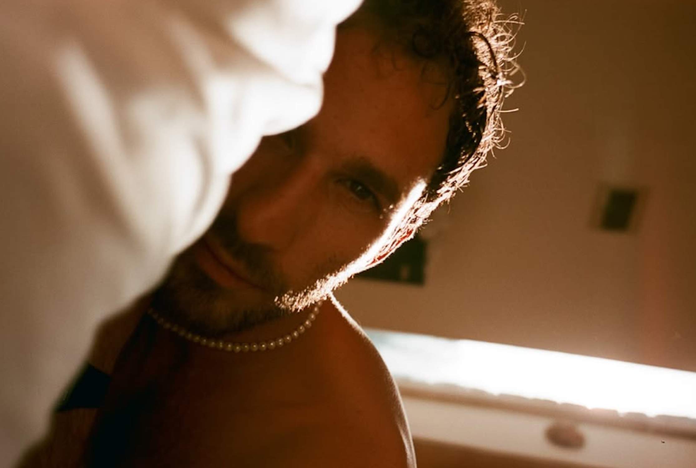 "Si me muriera, no vendría nadie a mi entierro": joven actor confiesa su angustia, llorando, a pesar del éxito