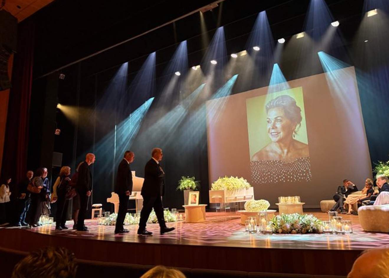 Emotivo funeral por la mujer de Ronald Koeman: Laporta, los Cruyff, Canut, de Jong, Depay...