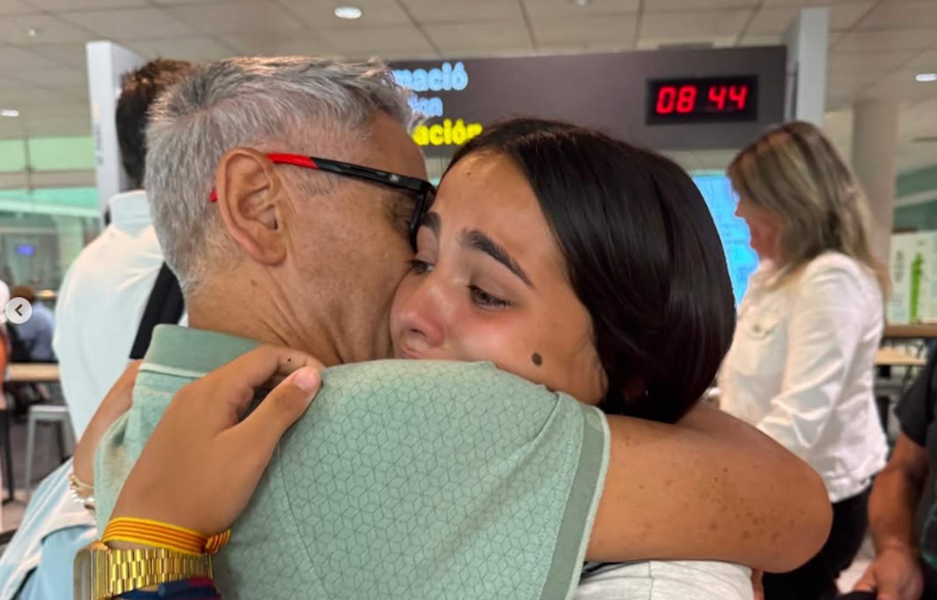 Fiona, hija de Arcadi Alibés de TV3, emociona con un mensaje de amor a 7000 km de sus padres