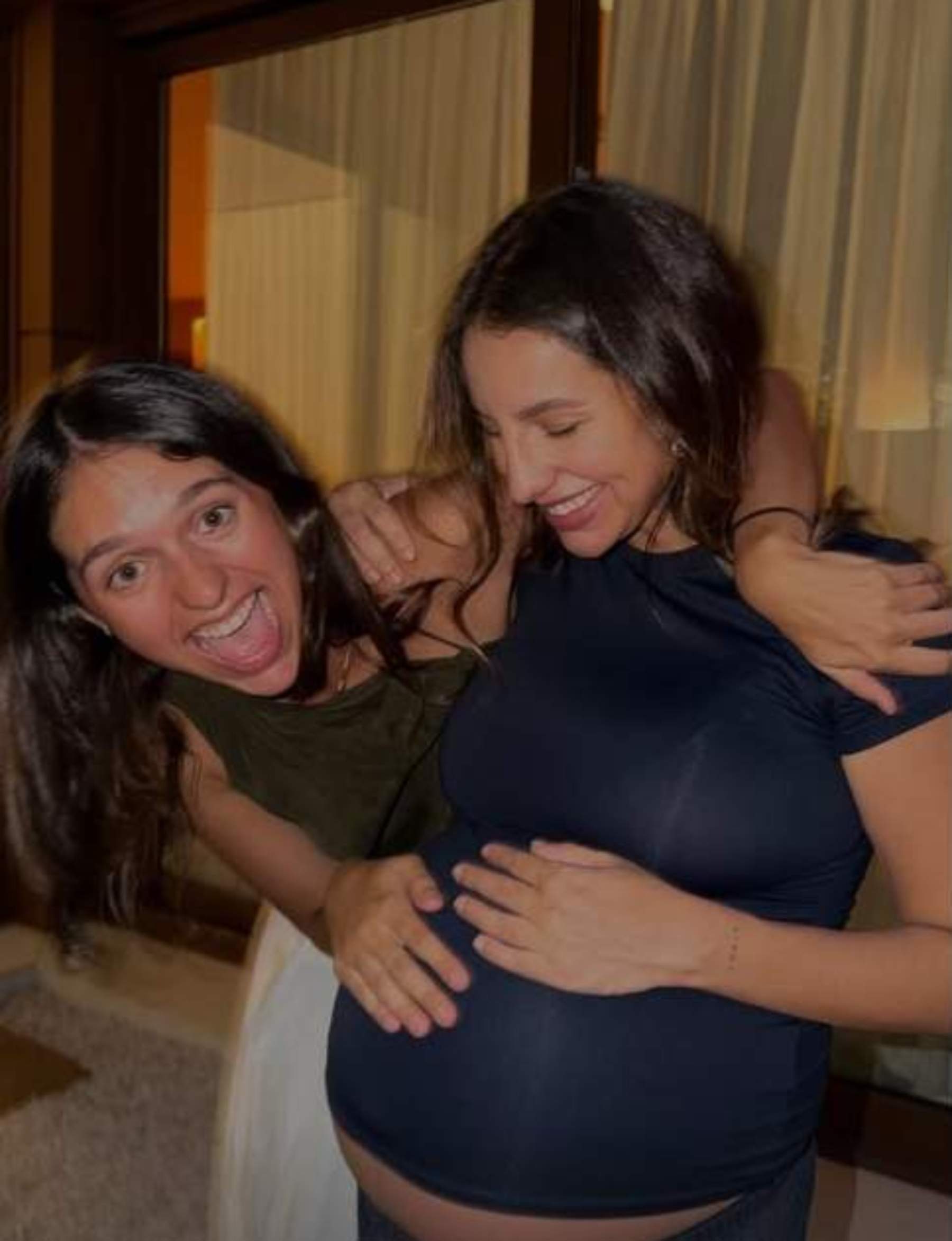 Luna Serrat toca la fibra: la foto més tendra de Lucía Serrat fent de tieta amb una de les bessones