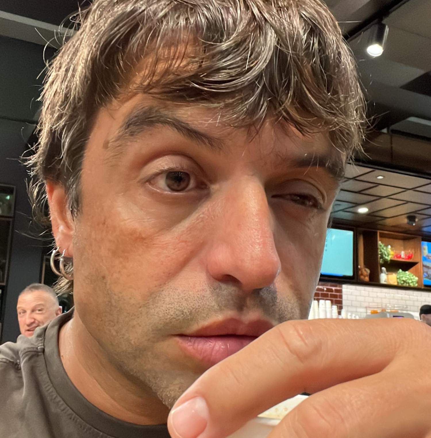 Manu Guix comparteix què ha passat a casa amb la selecció espanyola... "Què és aquesta merda??", diuen a RAC1