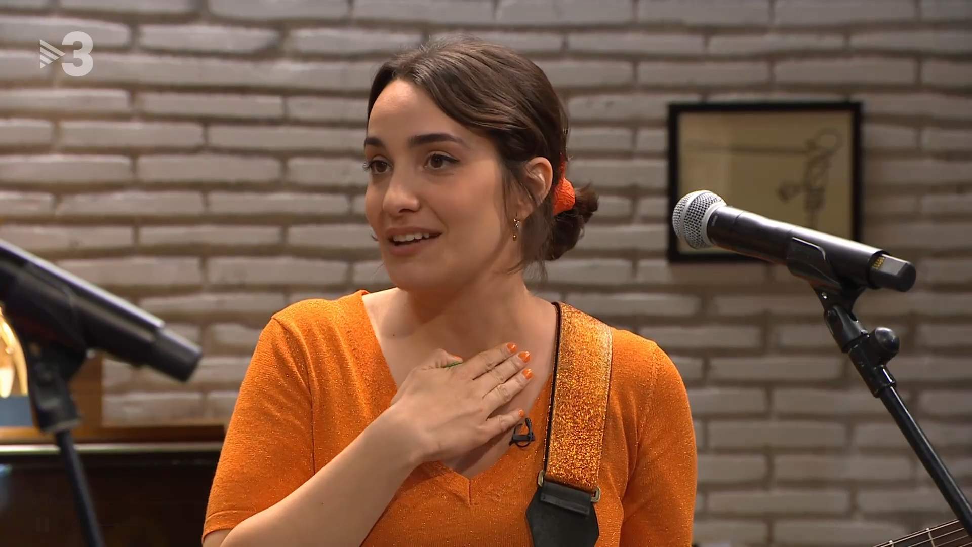 Clara Molins, cantant indie i nova presentadora de TV3, substitueix una embarassada