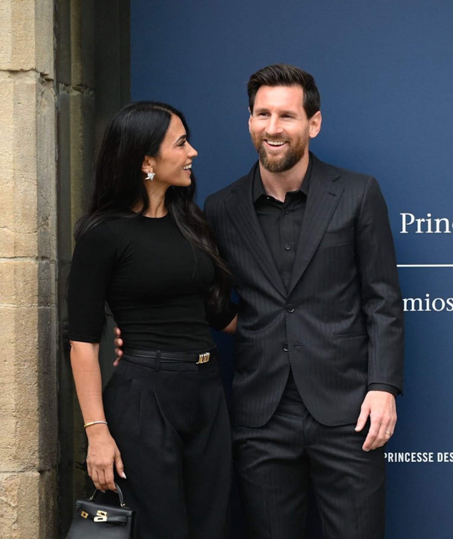 Arribada brutal de Messi i Antonela a Oviedo pel Princesa d'Astúries: el primer que han fet, trencant protocol