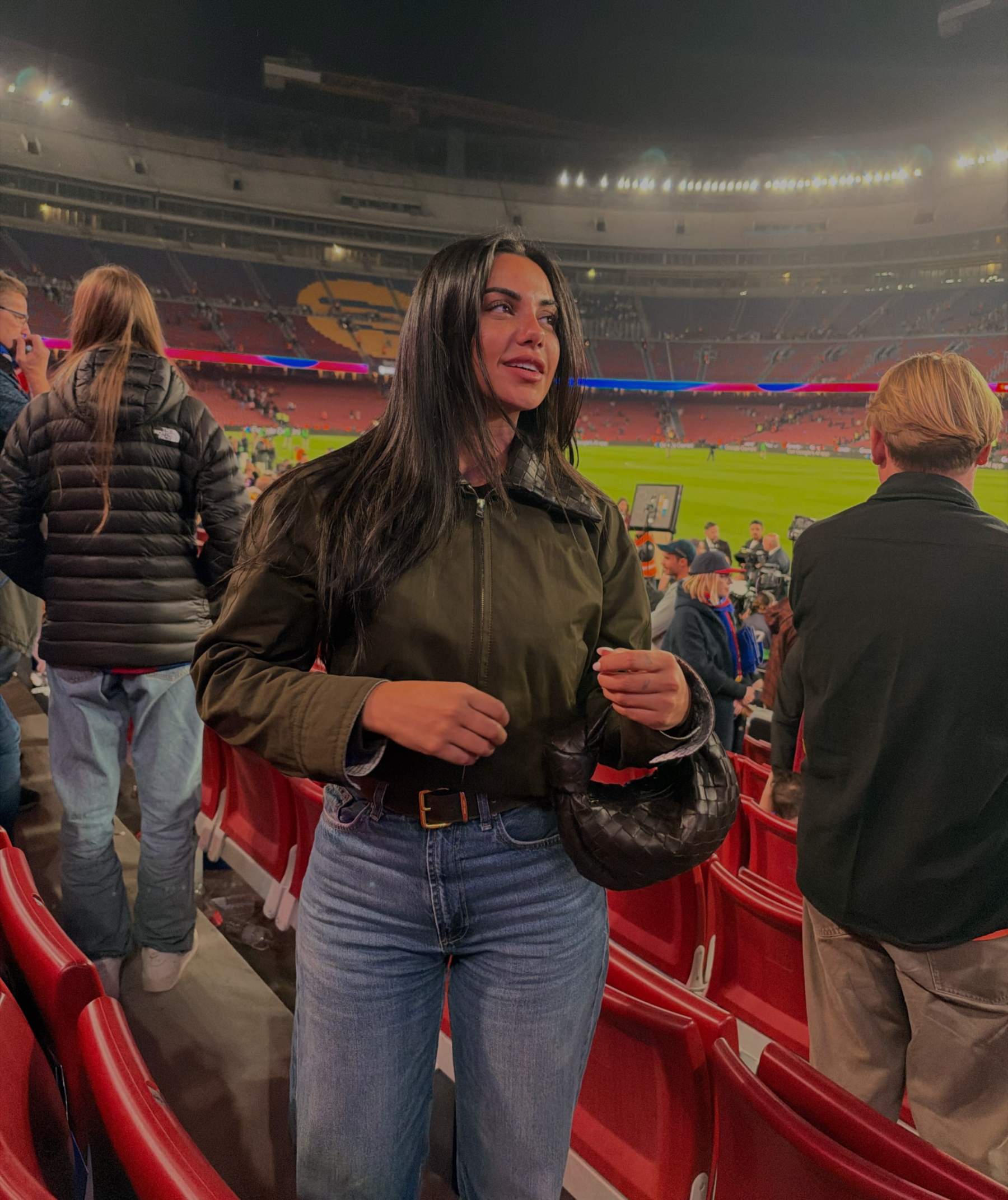 El moment més incòmode de Claudia Rodríguez, la parella de Cucurella, en arribar al Camp Nou per al Clàssic