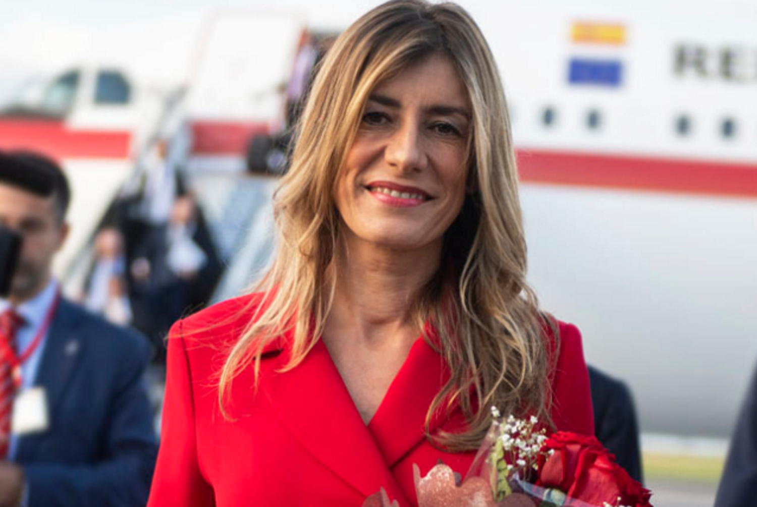 Letícia, amb la corona per demostrar qui és la reina, eclipsada per Begoña Gómez