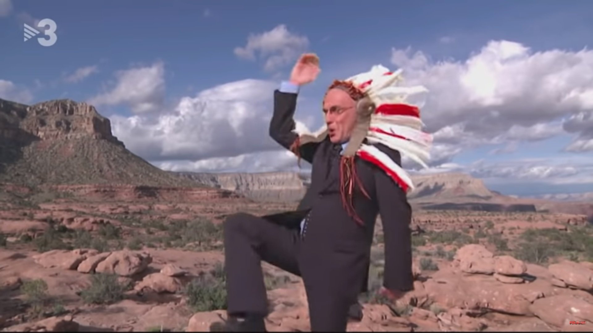 Un Borrell disfrazado de indio recibe un bofetón antológico en TV3