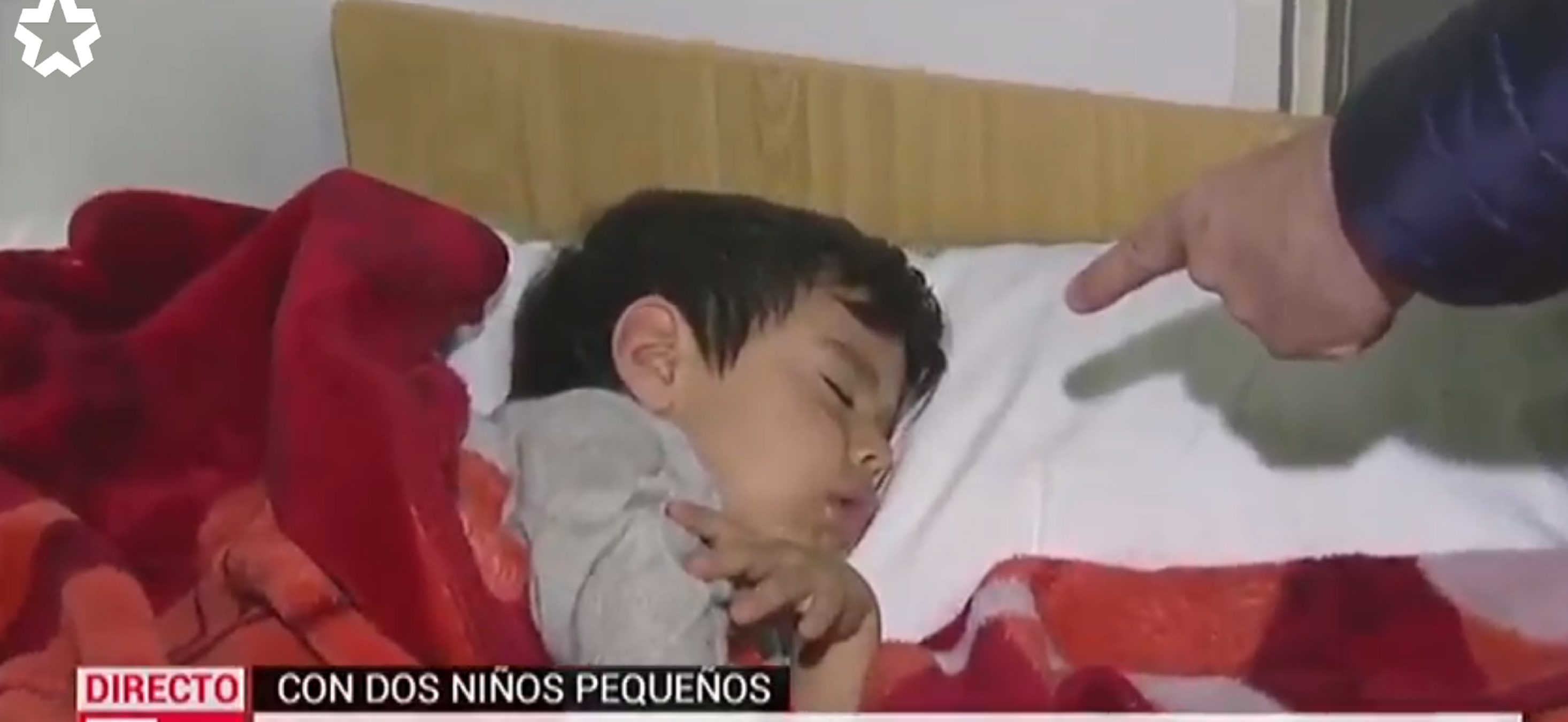 Penosa conexión de Telemadrid con niños desahuciados y el reportero llorando