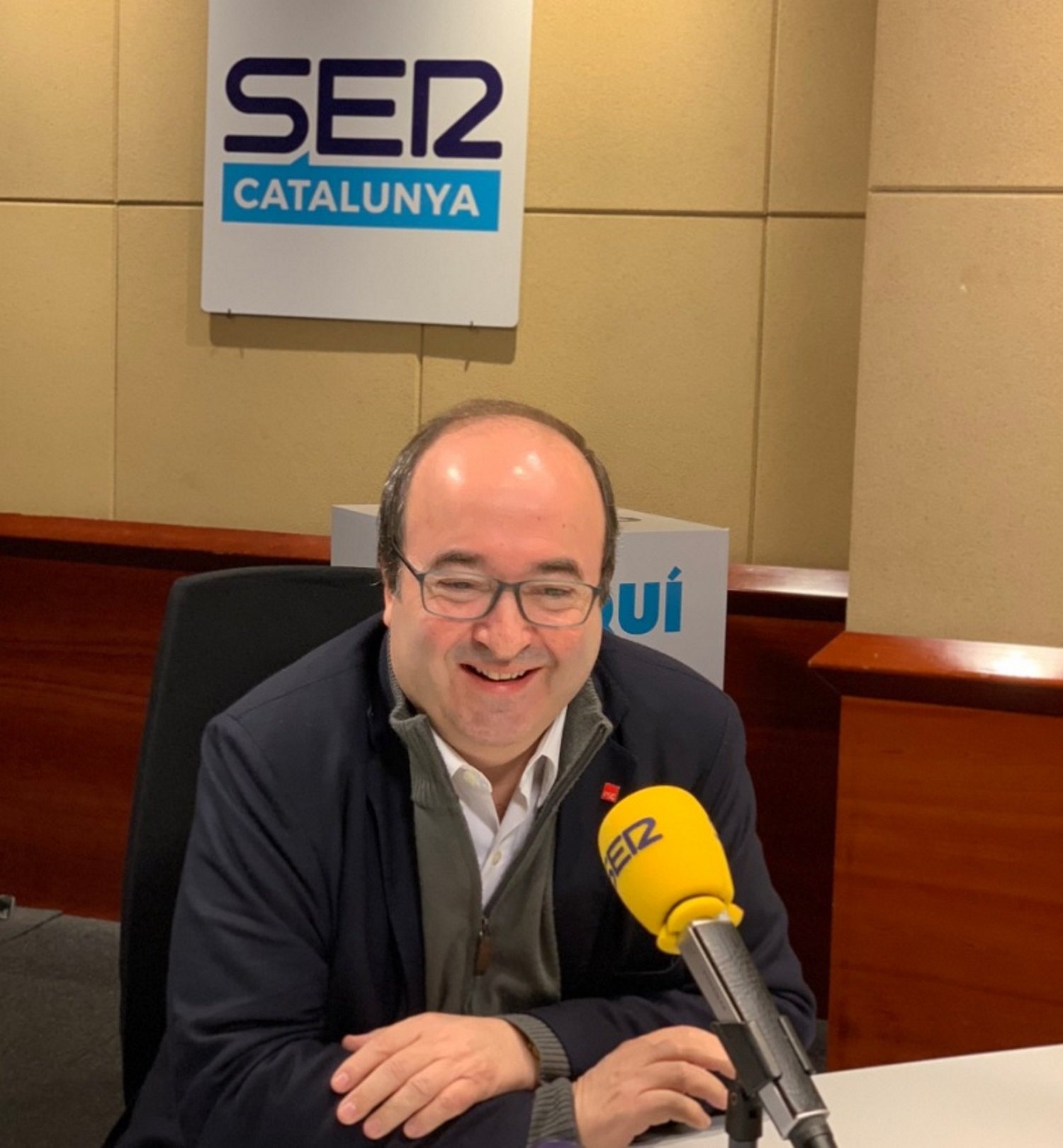 Cuní entrevista a un Iceta que "sin Borrell no sabría ni comprar el pan" y la red se parte