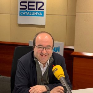 Cuní entrevista un Iceta que “sense Borrell no sabria ni comprar el pa” i la xarxa se’n fot