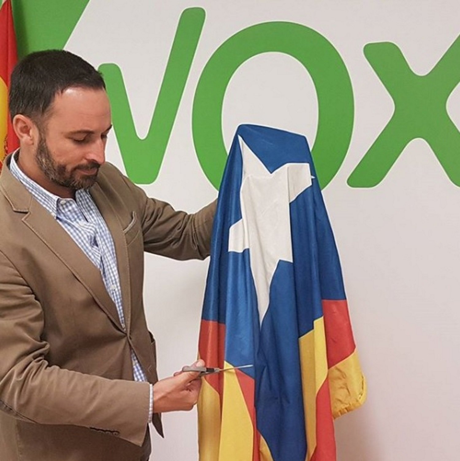 Évole pide entrevistar a Abascal pero él sólo le insulta: "Mamporrero, llama a Otegi"