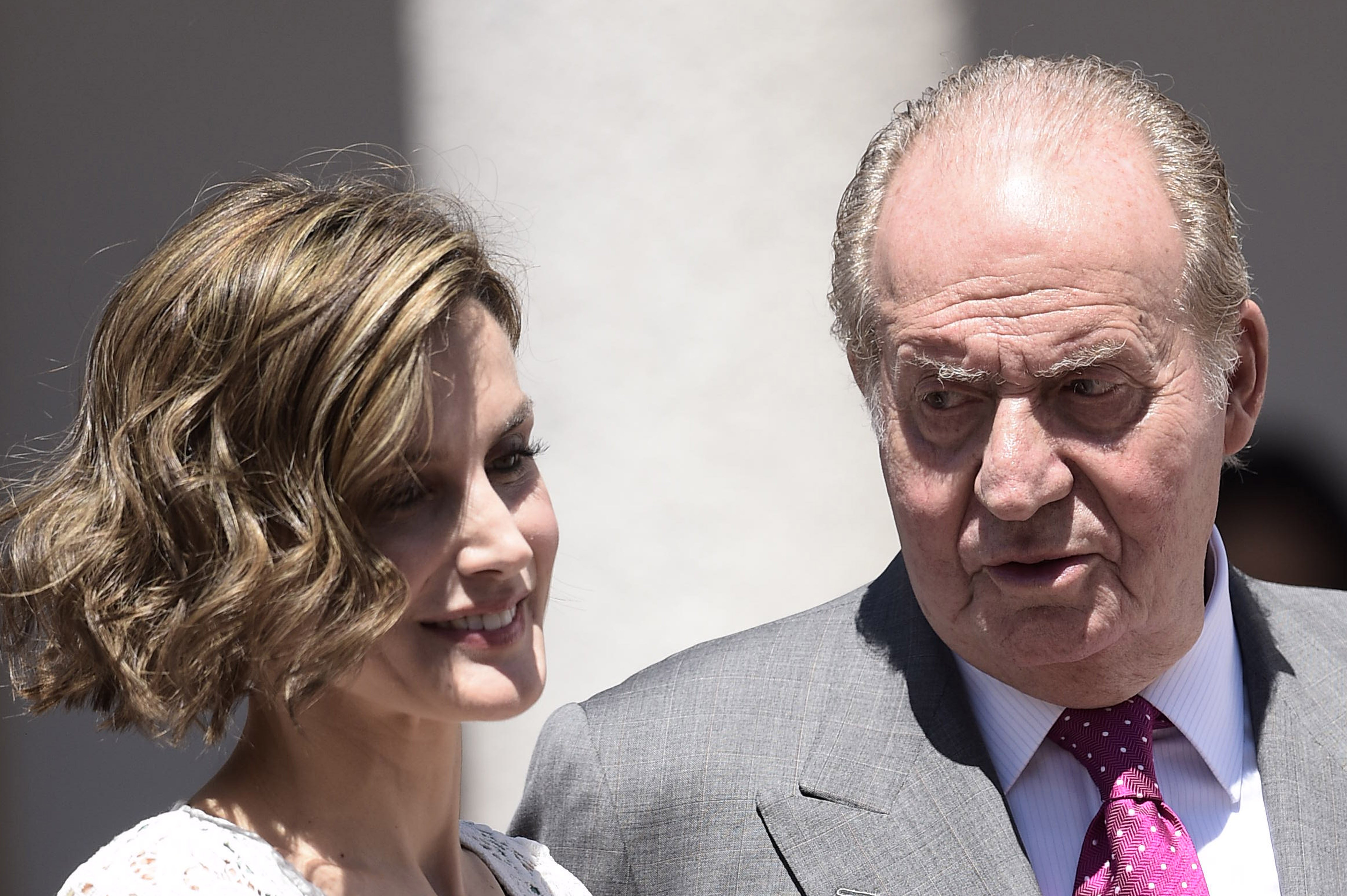 La sobremesa más tensa. El sopapo de Juan Carlos a Letizia: "¡Deja hablar!"