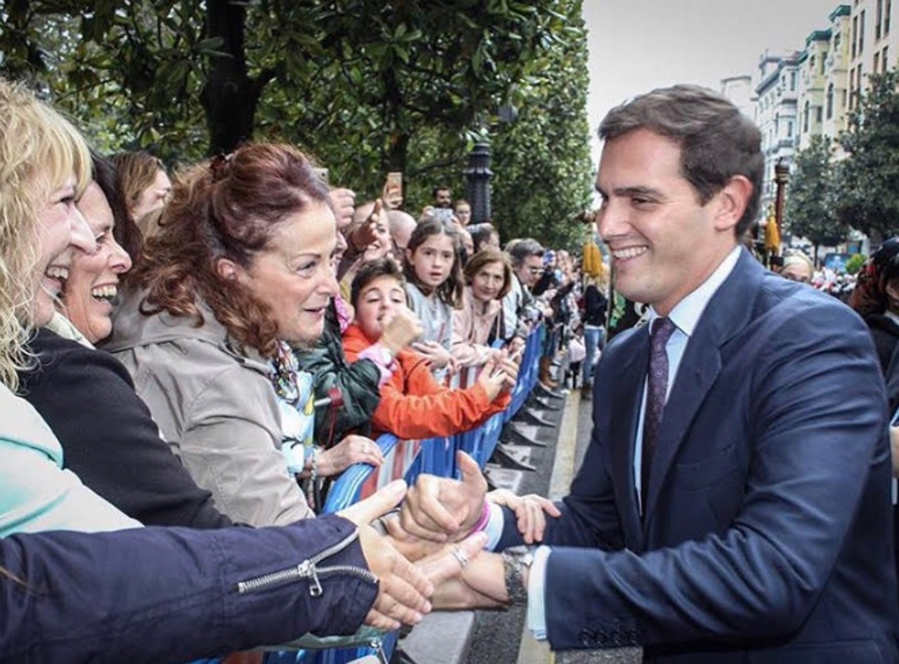 La red salta contra Rivera por blanquear a Chiquetete, acusado de maltratador