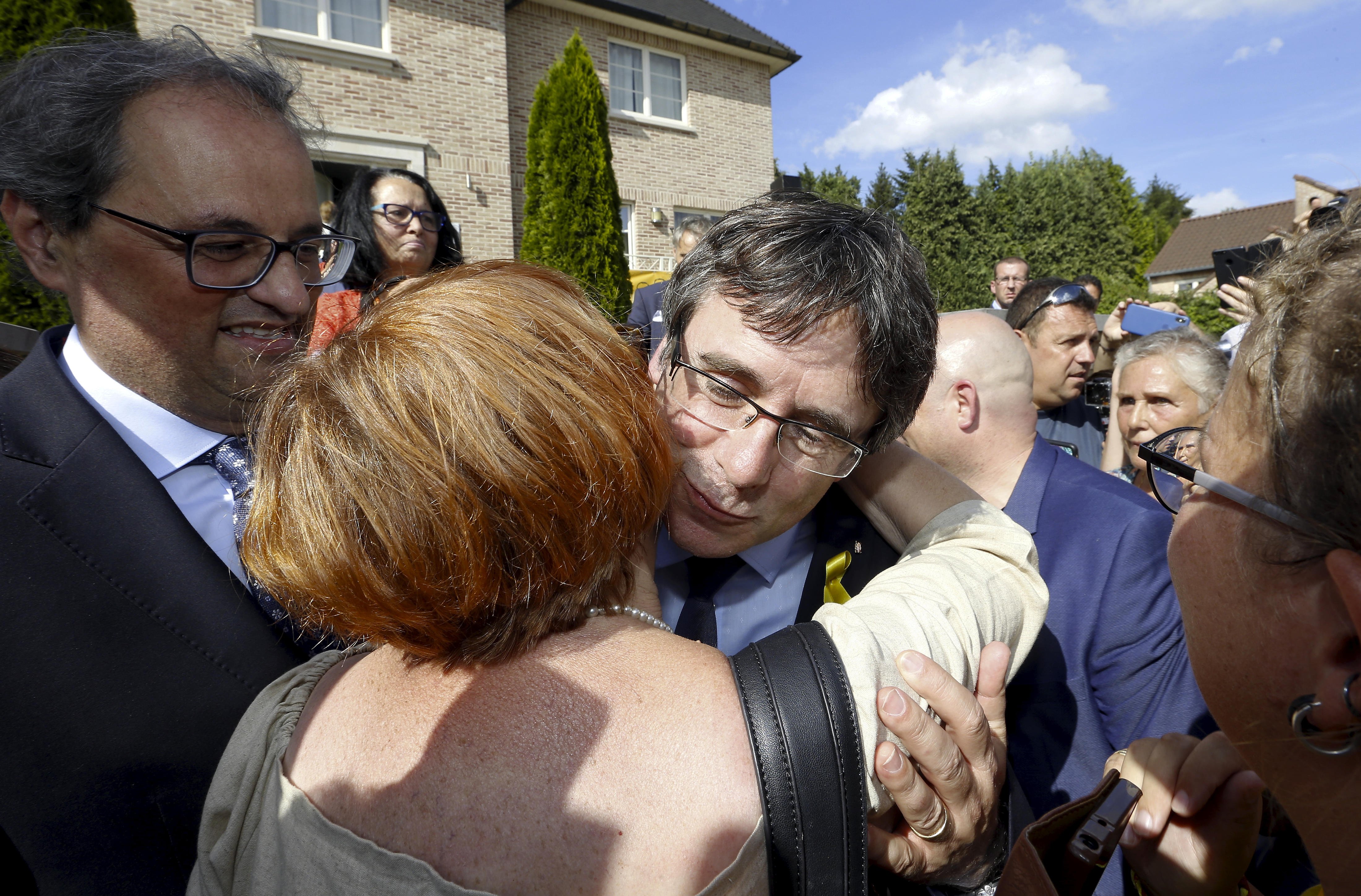 Carles Puigdemont fa 56 anys l'endemà que Quim Torra: així els han felicitat