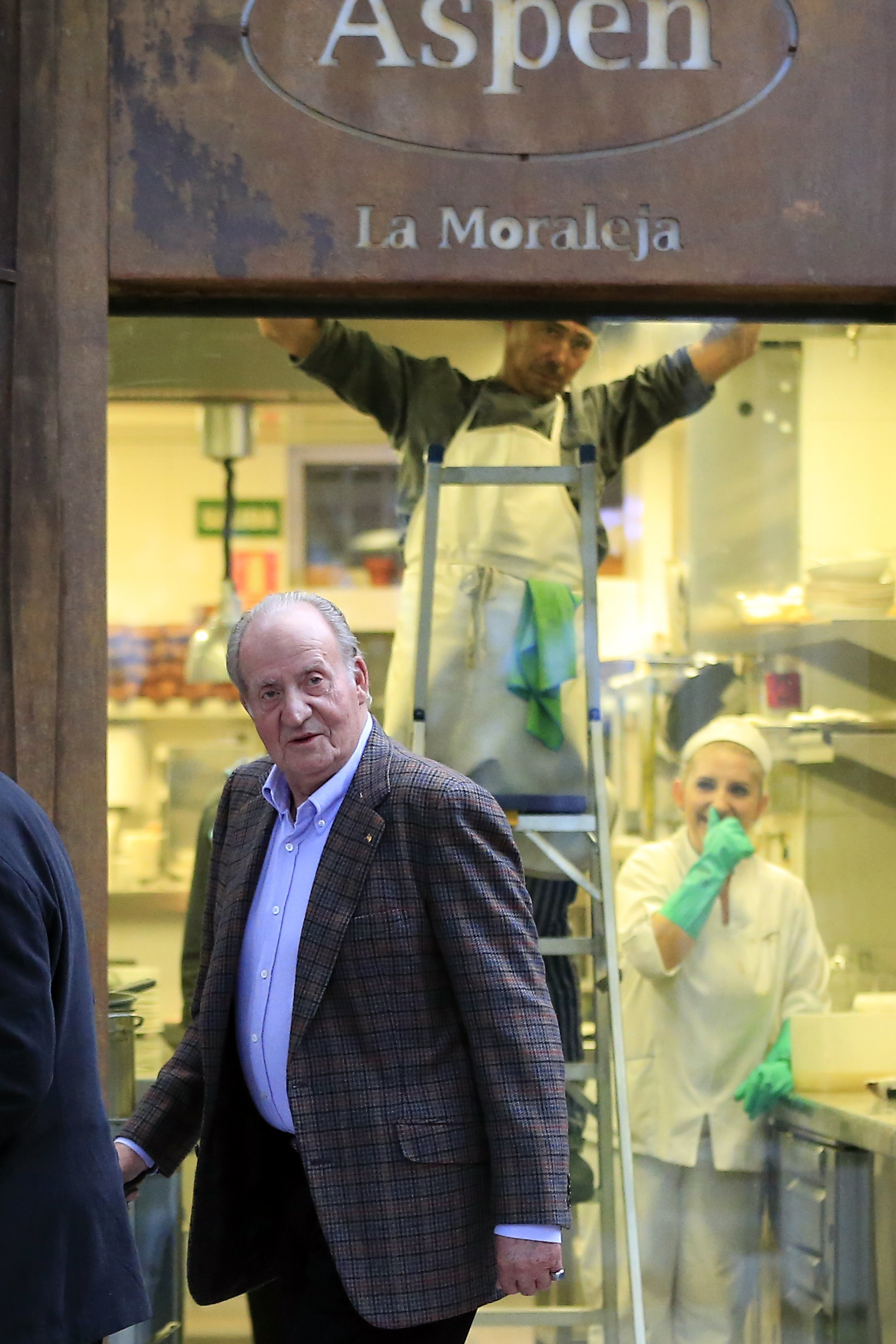 La festa de 81 anys de Joan Carles al restaurant de les "amigues entranyables"