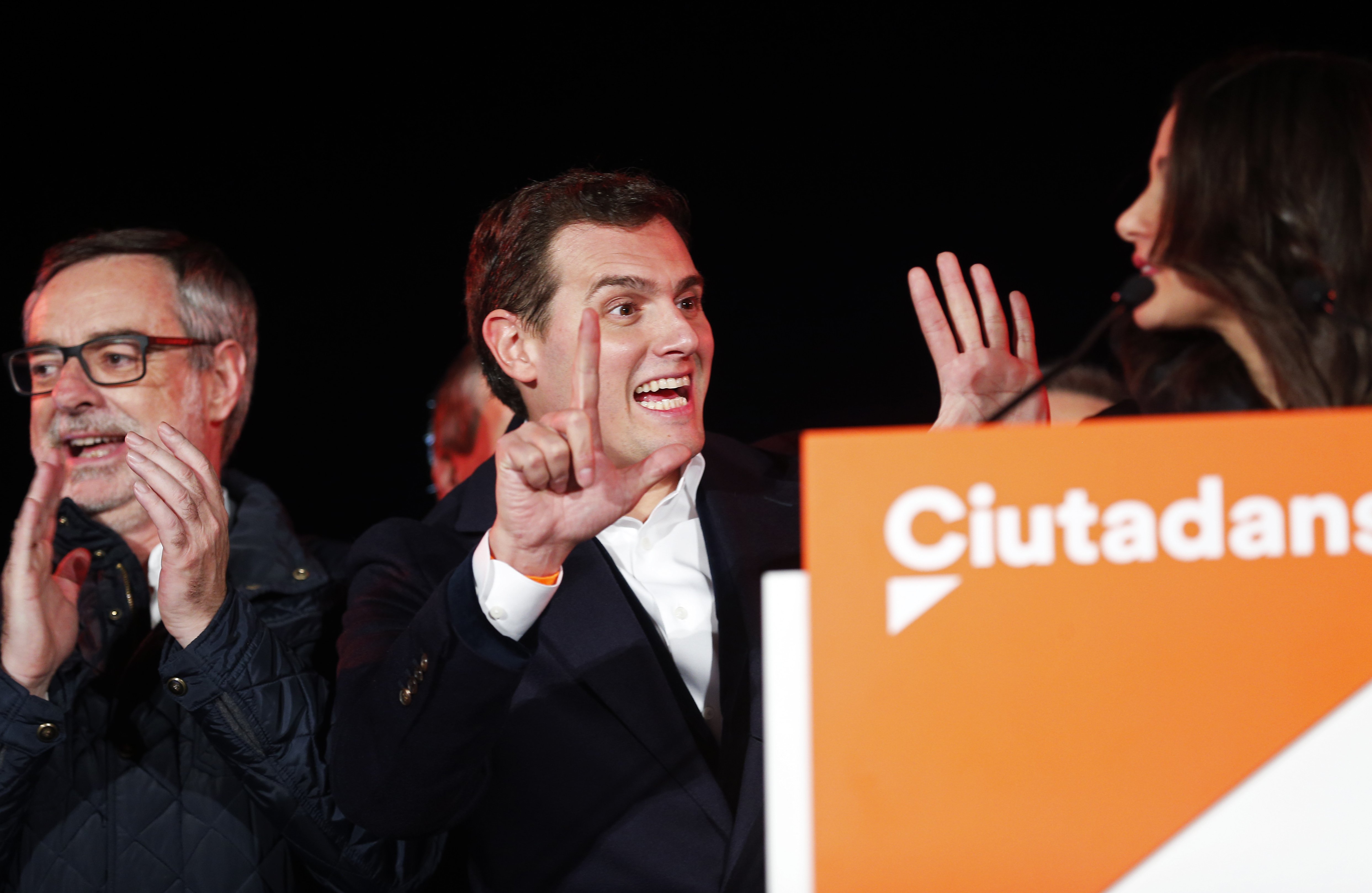 Publicada la portada del corazón con Albert Rivera y Malú juntos por 70 mil €